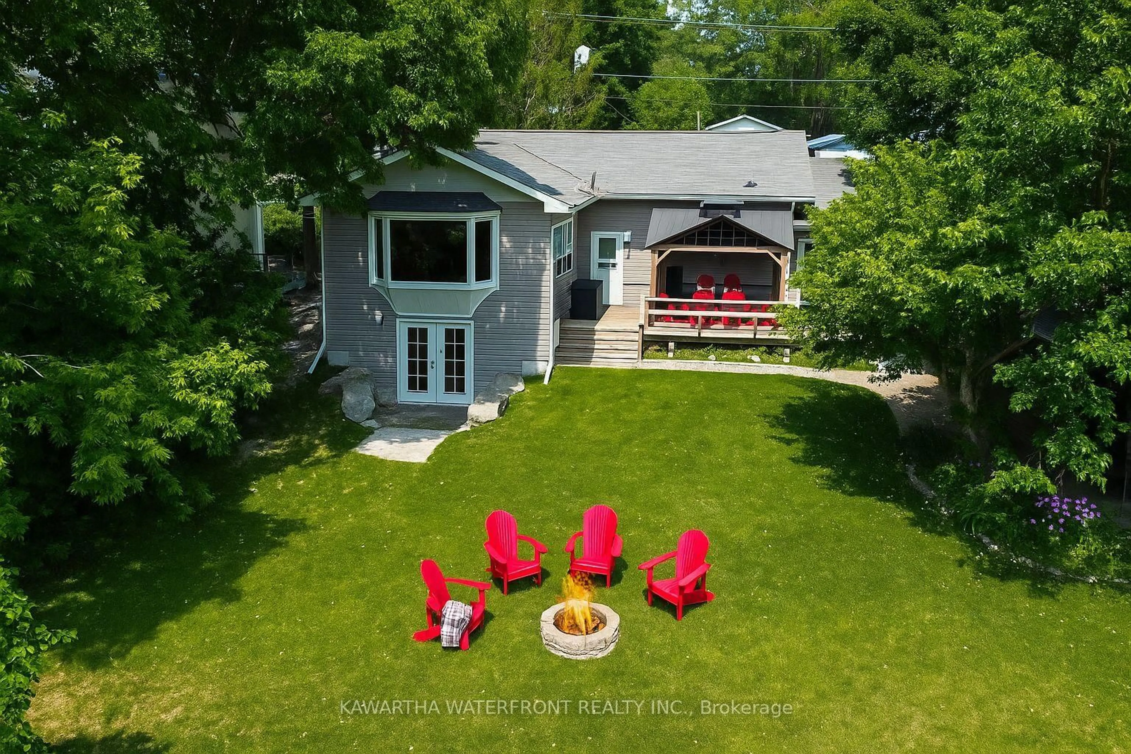 A pic from outside/outdoor area/front of a property/back of a property/a pic from drone, unknown for 47 North Water St, Kawartha Lakes Ontario K0M 1K0