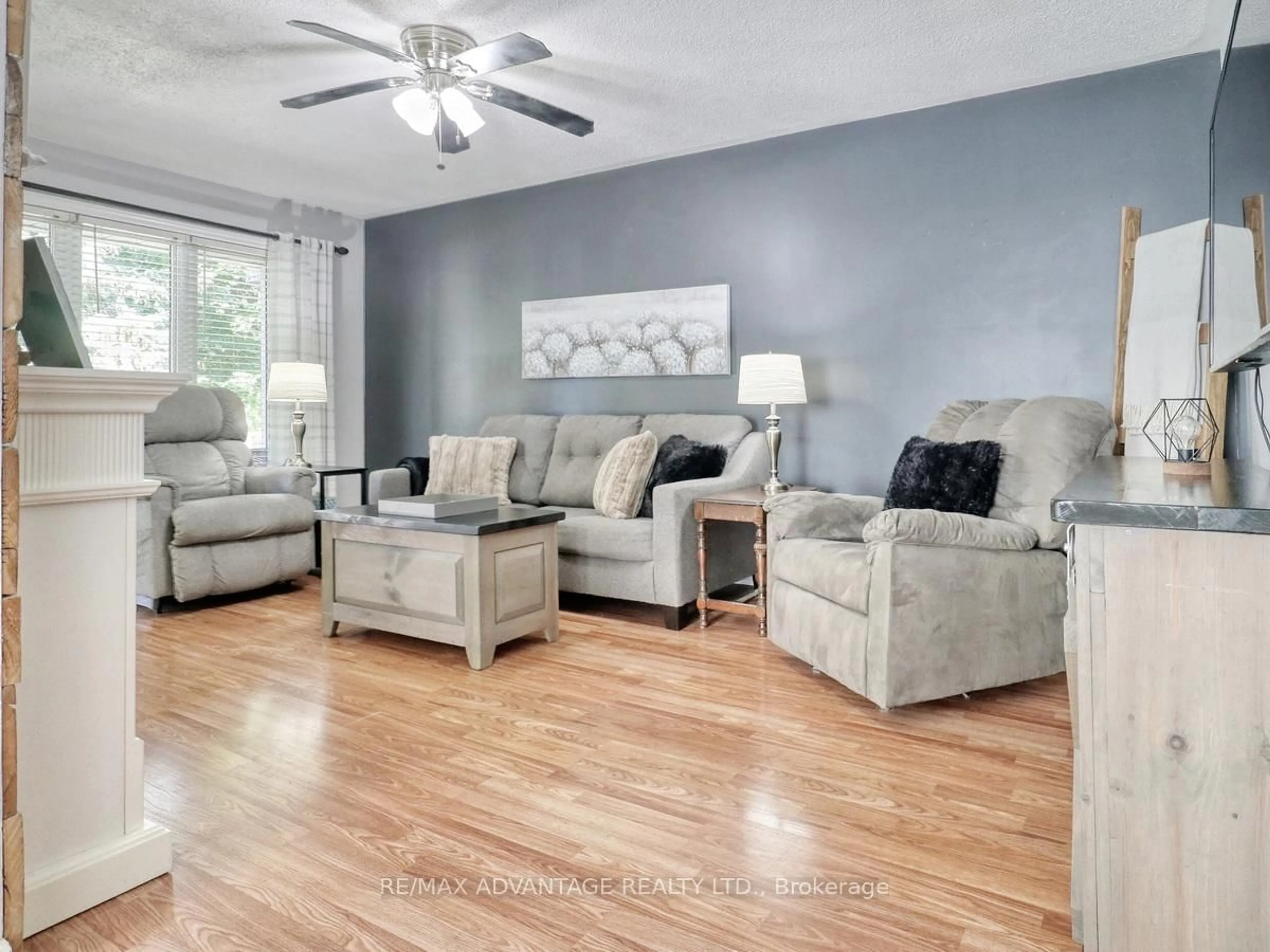 Living room with furniture, unknown for 59 Buchan Rd, London East Ontario N5V 4H6
