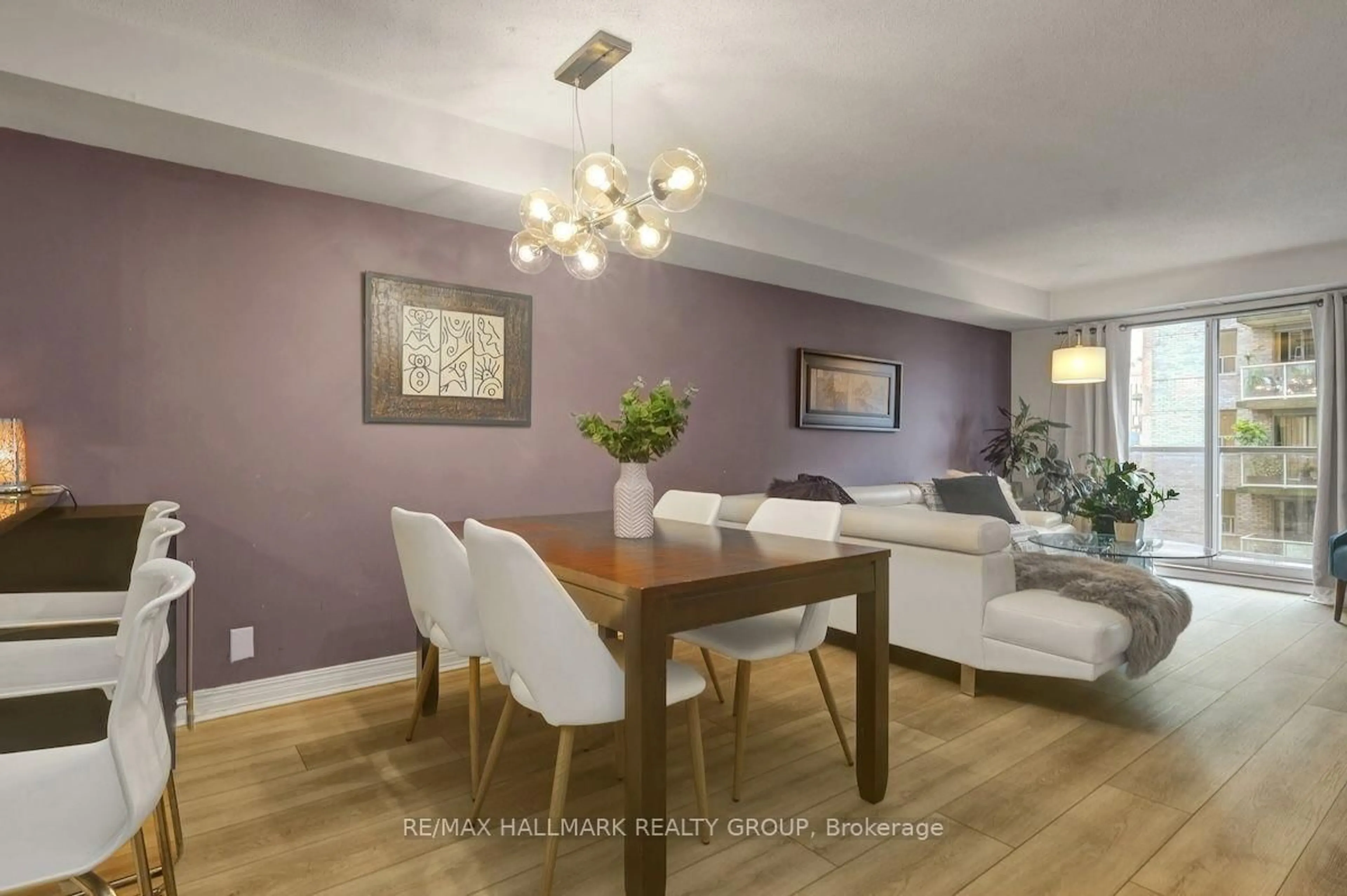 Dining room, wood/laminate floor for 429 Somerset St #802, Ottawa Ontario K2P 2P5
