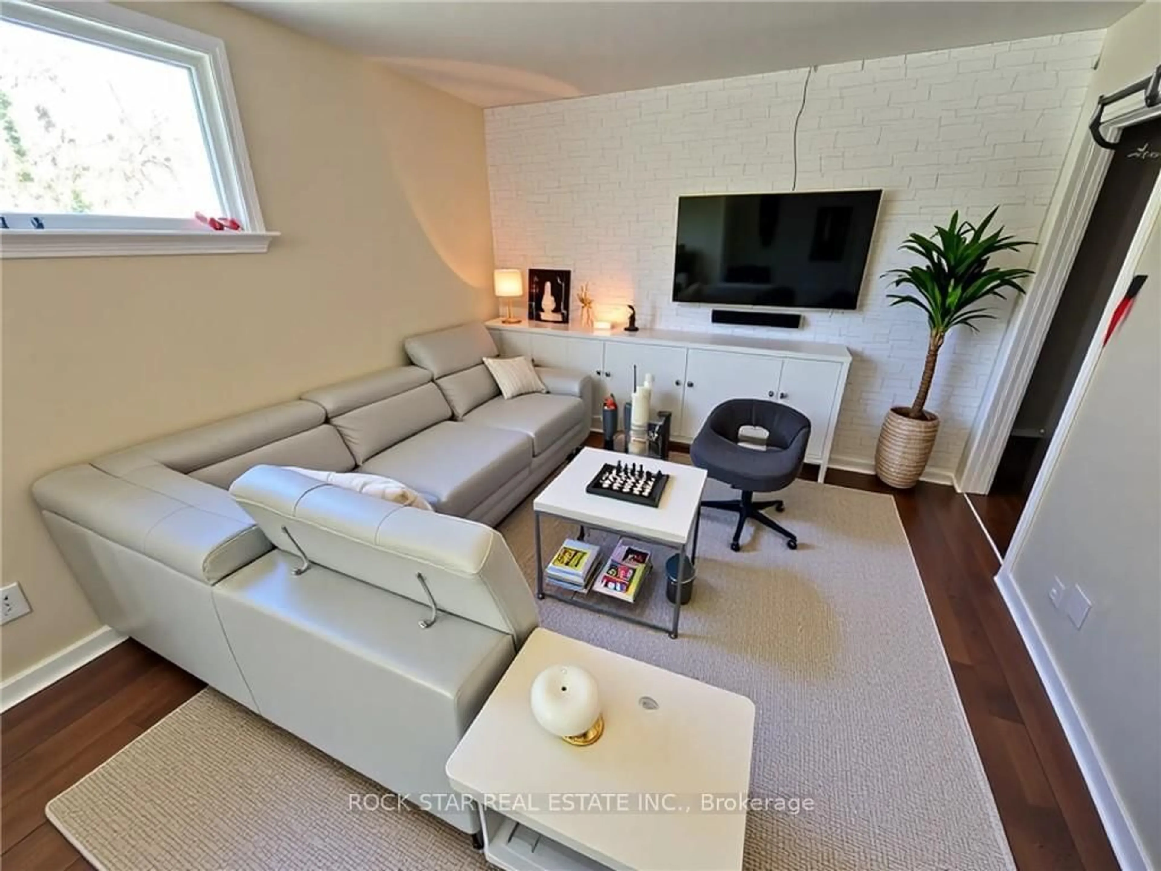 Living room with furniture, unknown for 77 Blackfriars St, London North Ontario N6H 1K8