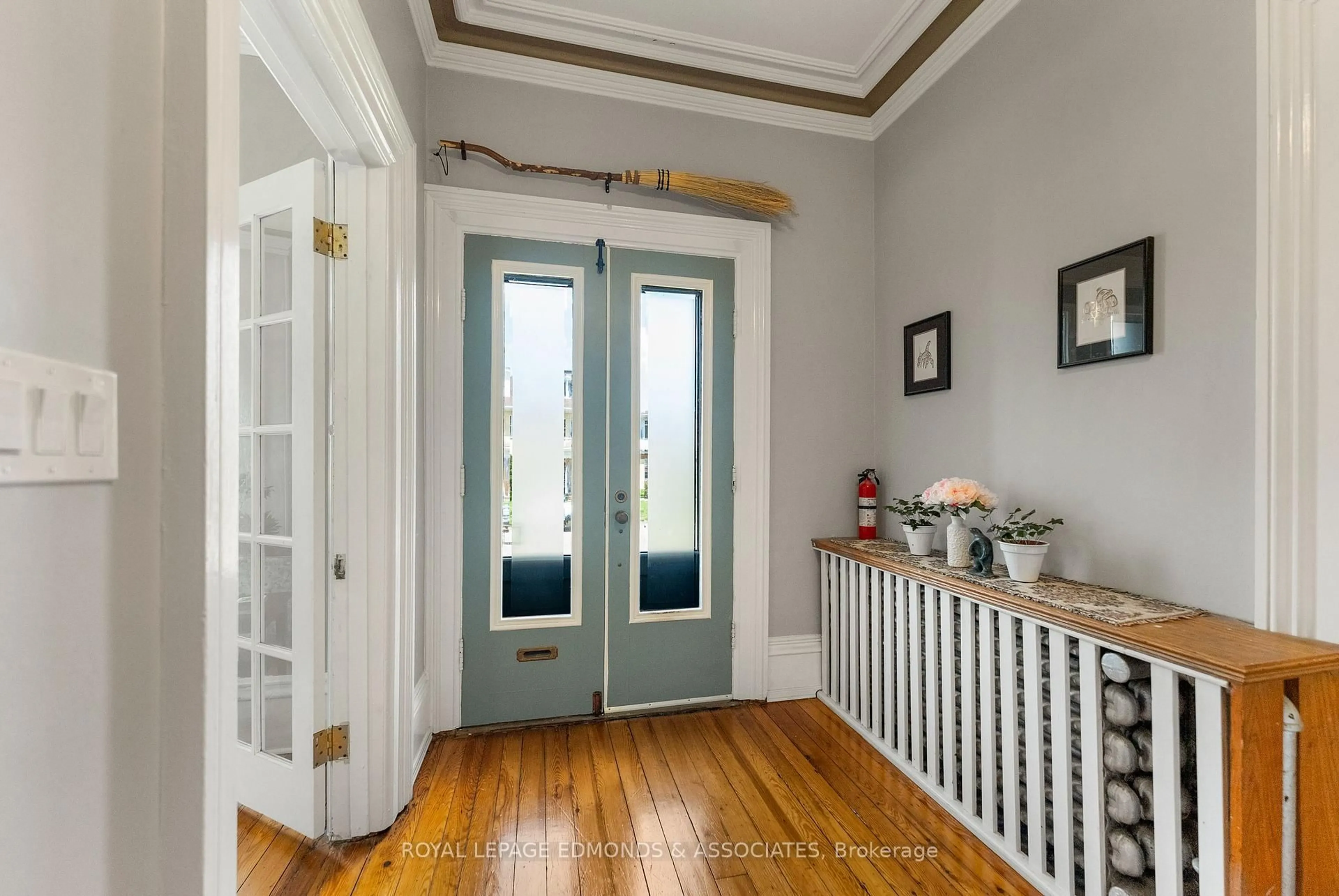 Indoor entryway for 282 Supple St, Pembroke Ontario K8A 3H2