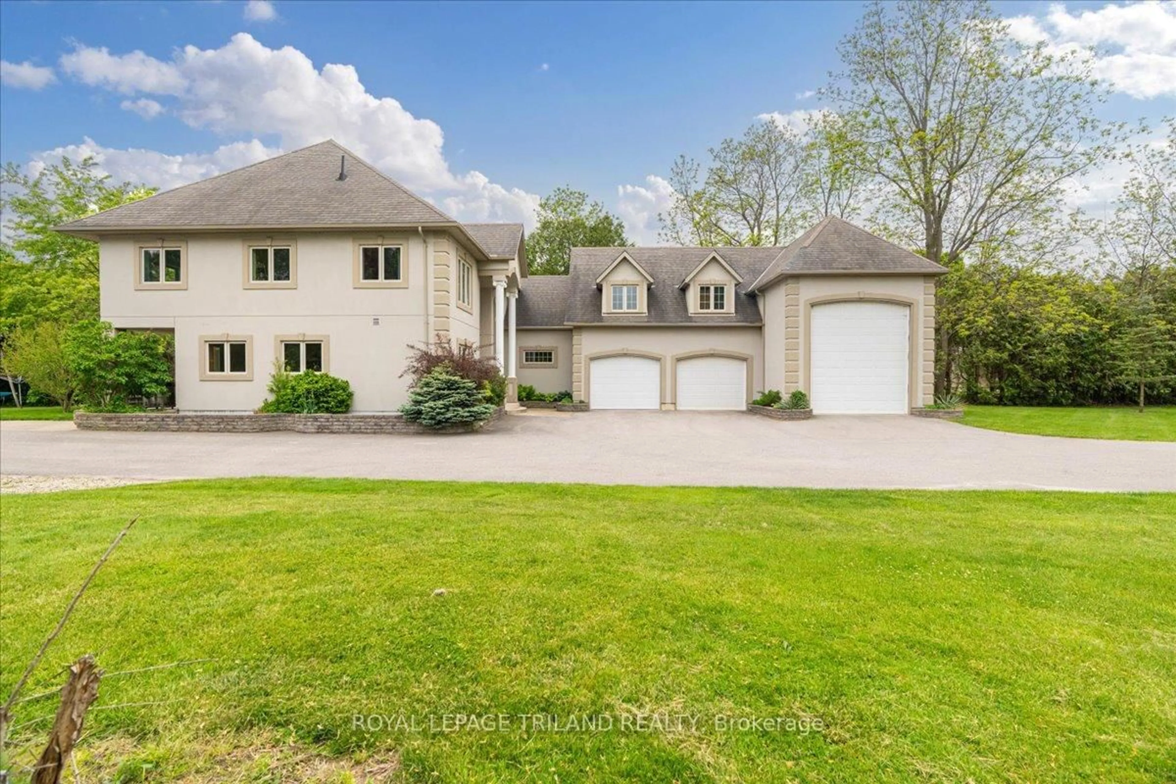 A pic from outside/outdoor area/front of a property/back of a property/a pic from drone, street for 3115 Napperton Dr, Adelaide Metcalfe Ontario N7G 3H8