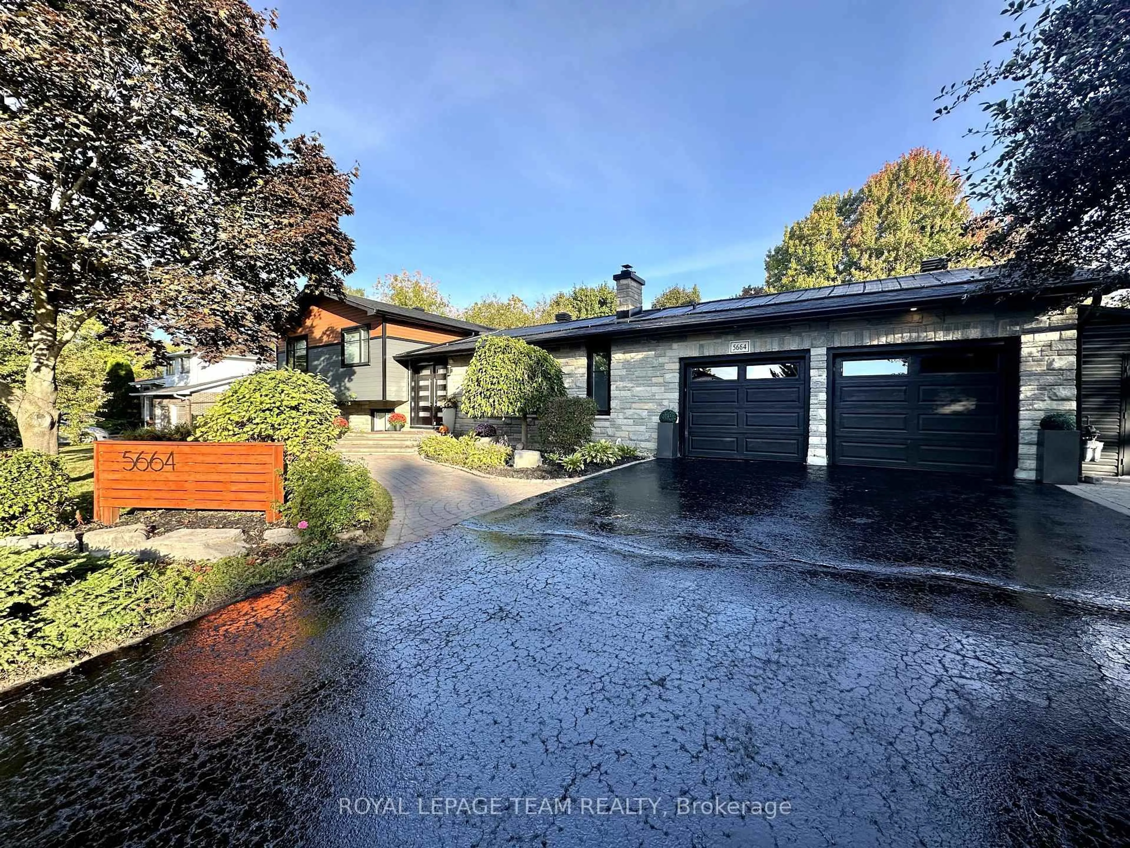 A pic from outside/outdoor area/front of a property/back of a property/a pic from drone, street for 5664 South Island Park Dr, Ottawa Ontario K4M 1J3