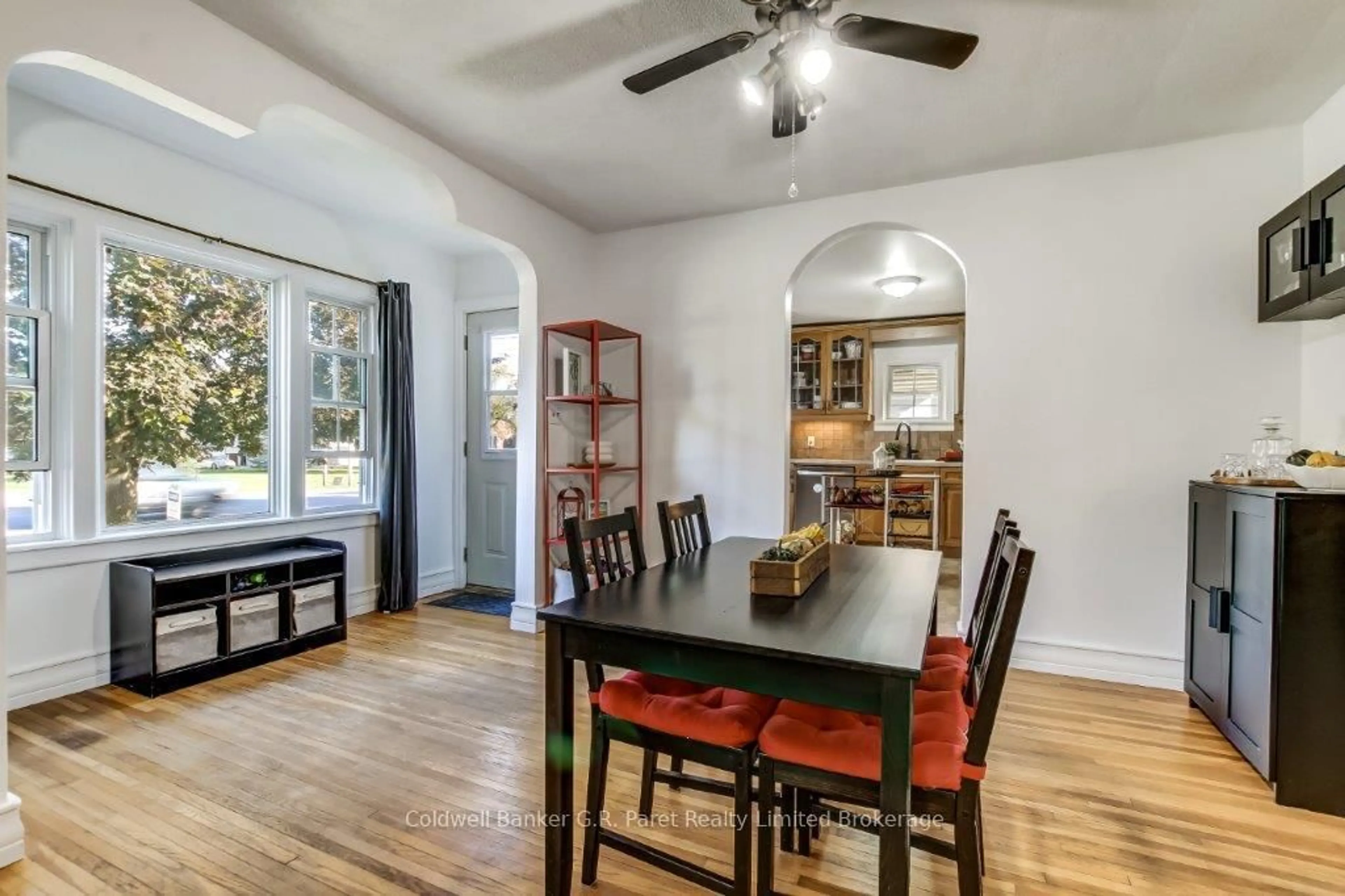 Dining room, wood/laminate floor for 87 Vienna Rd, Tillsonburg Ontario N4G 3C9