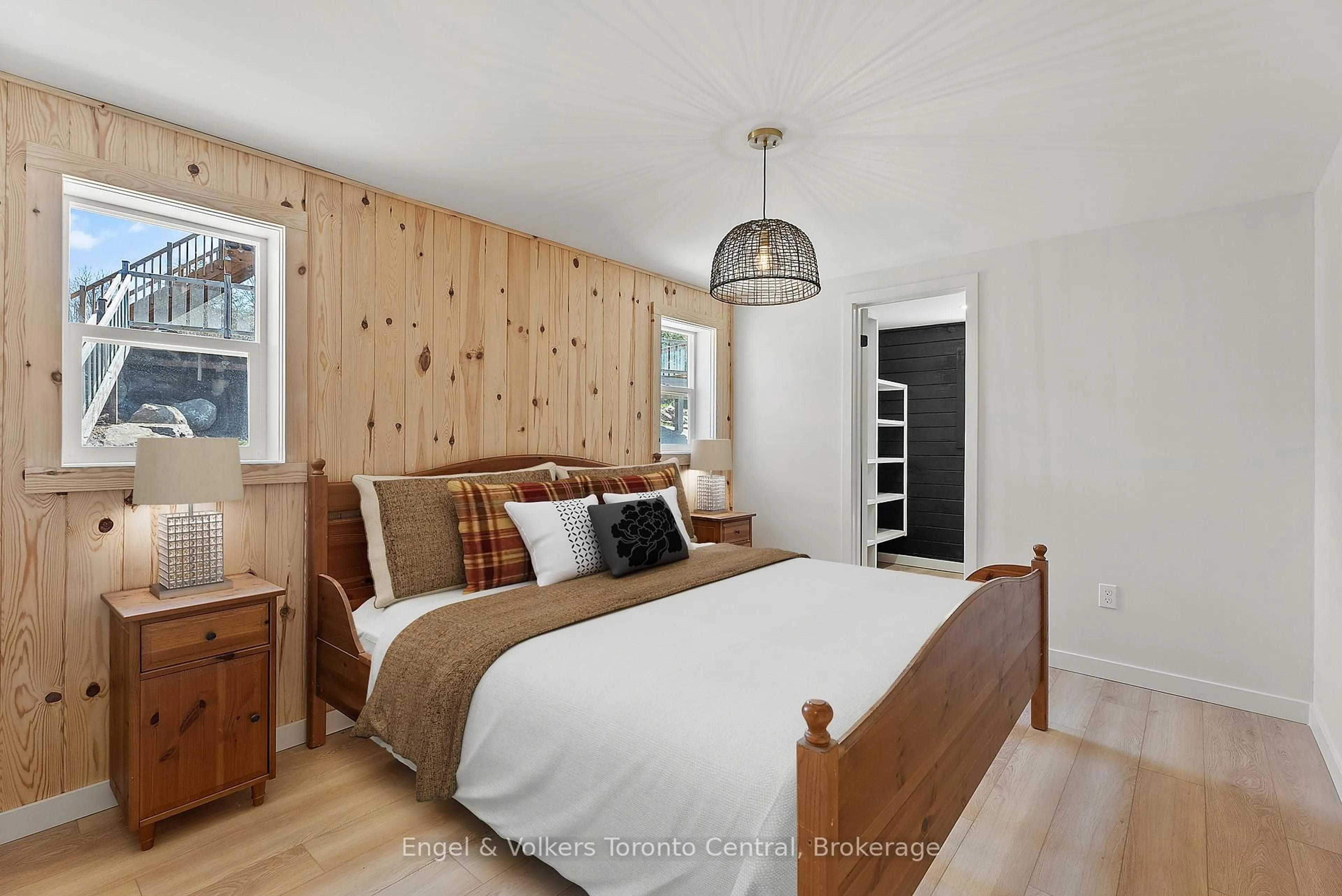 Bedroom with bed, wood/laminate floor for 1457 Lake Joseph Rd, Seguin Ontario P2A 2W8