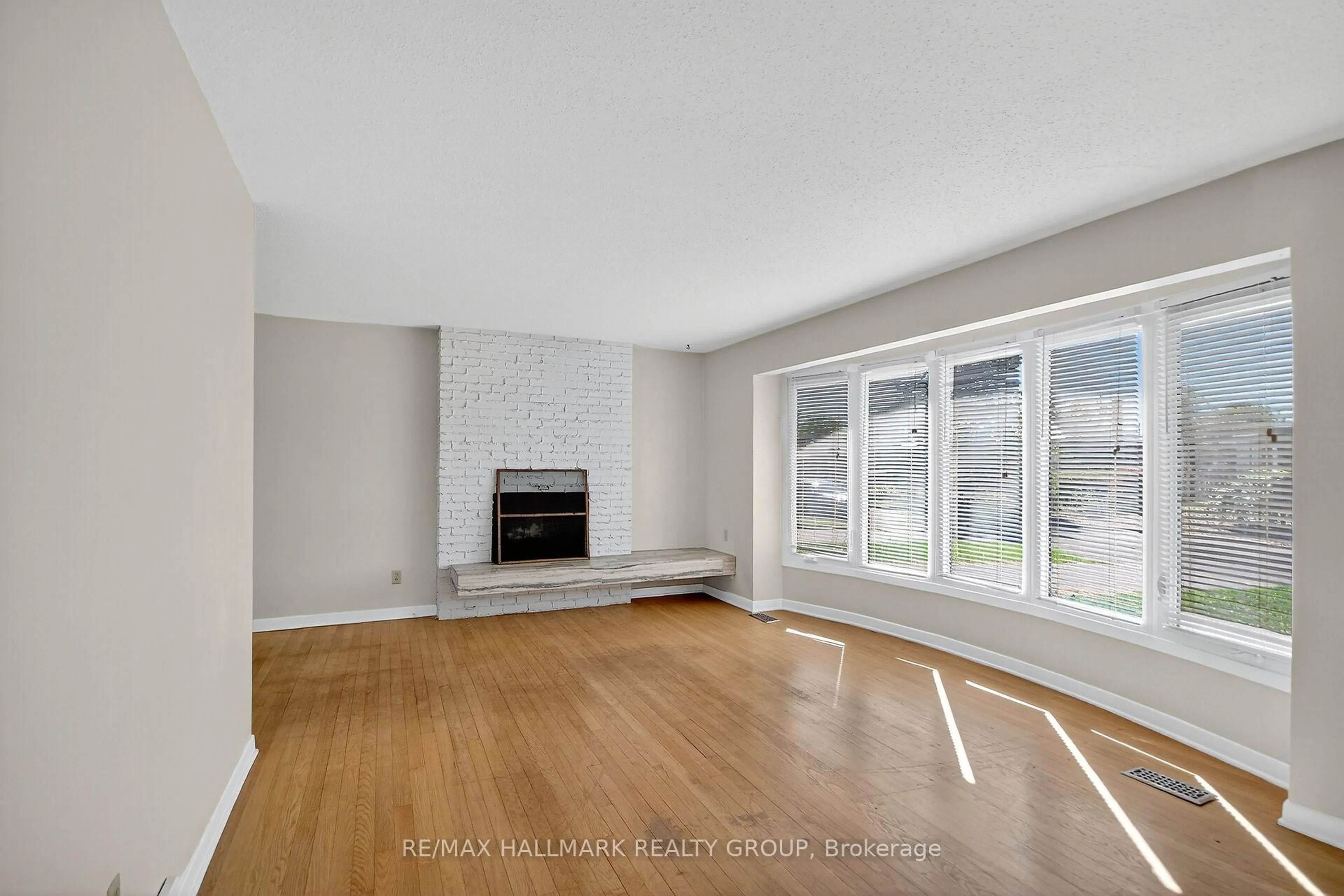 Living room with furniture, unknown for 3 Sutton Pl, Ottawa Ontario K2E 5G1