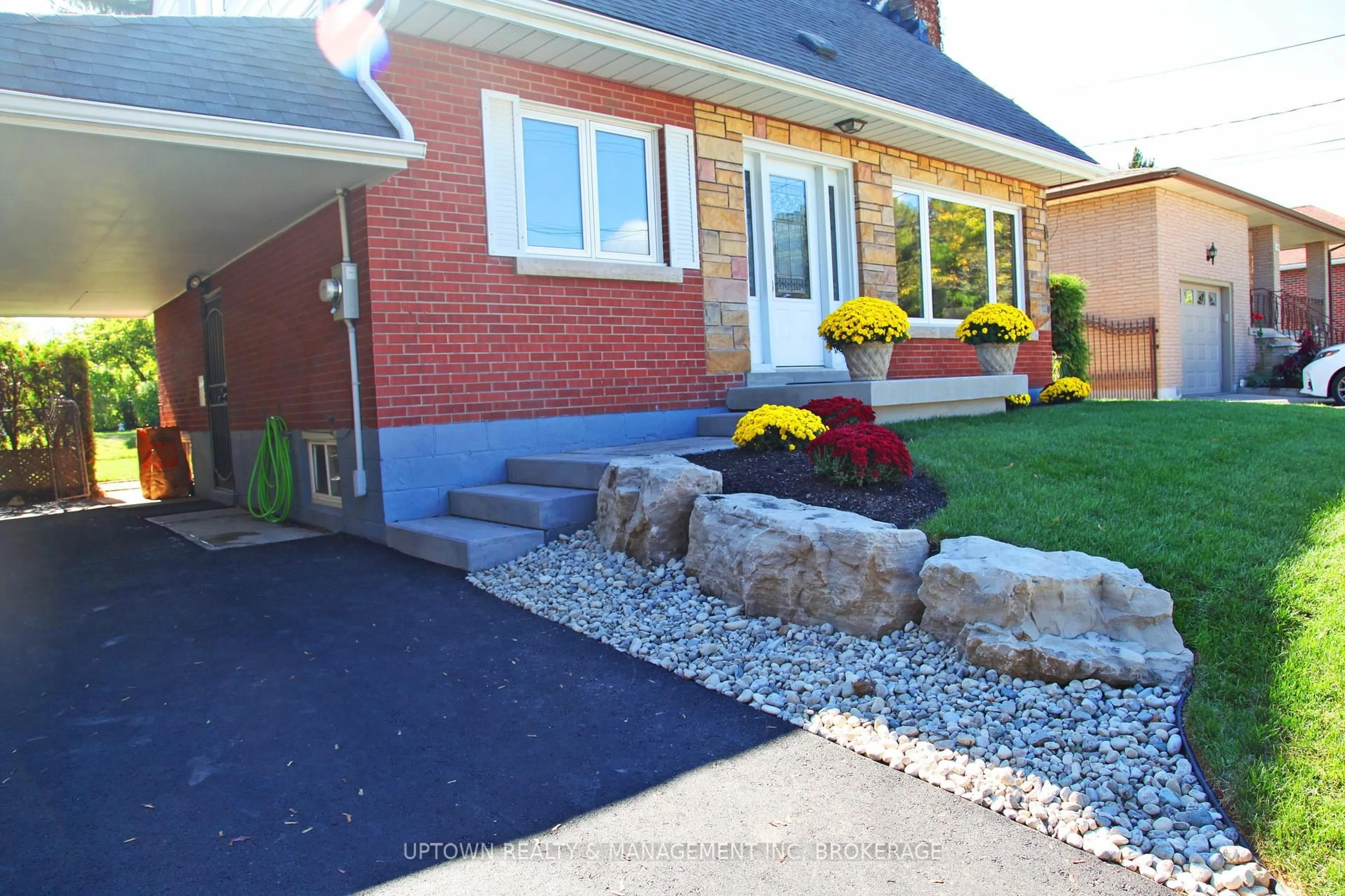 Home with brick exterior material, street for 116 Hixon Rd, Hamilton Ontario L8K 2C1