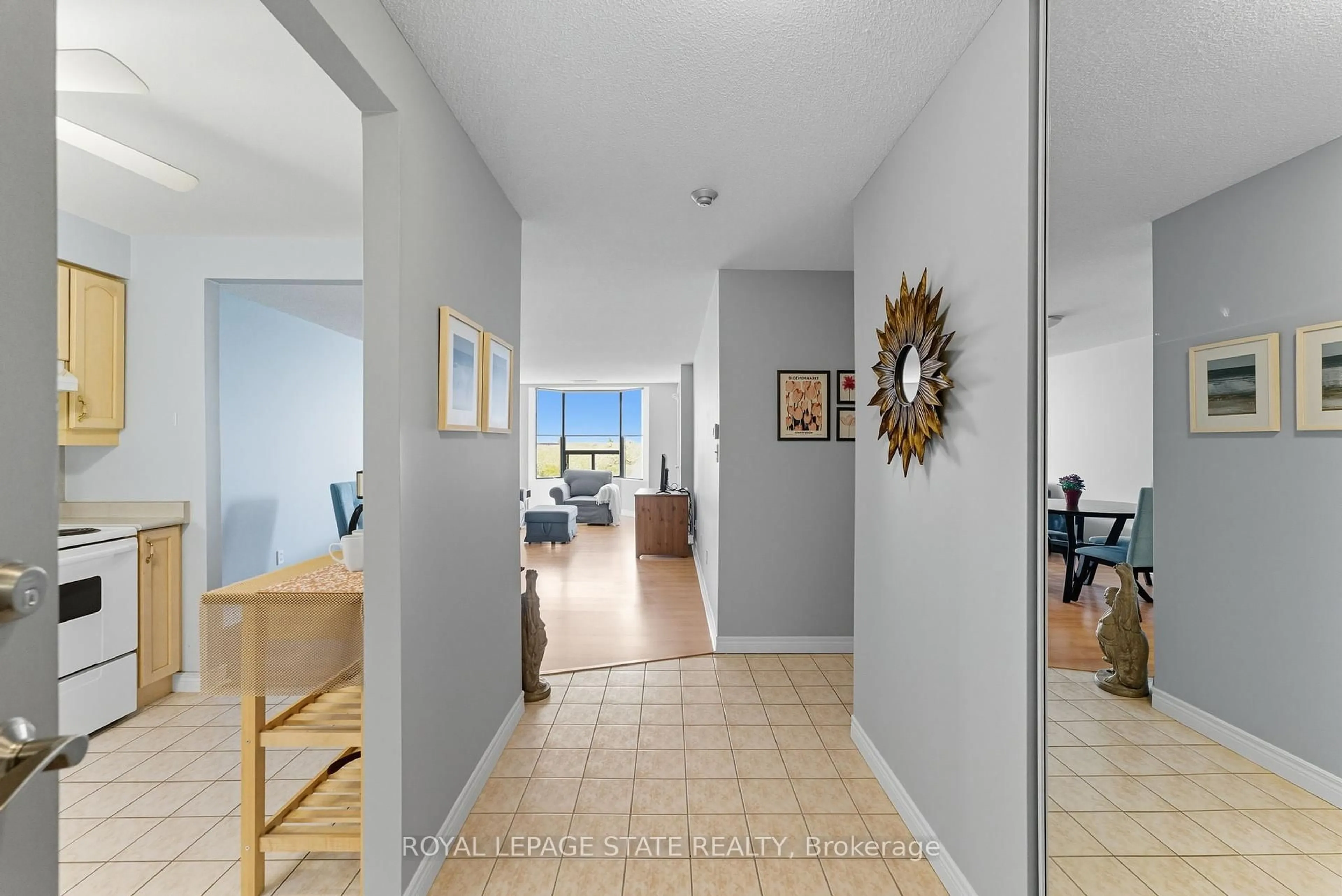 Indoor entryway for 5 Ogilvie St #306, Hamilton Ontario L9H 2S1