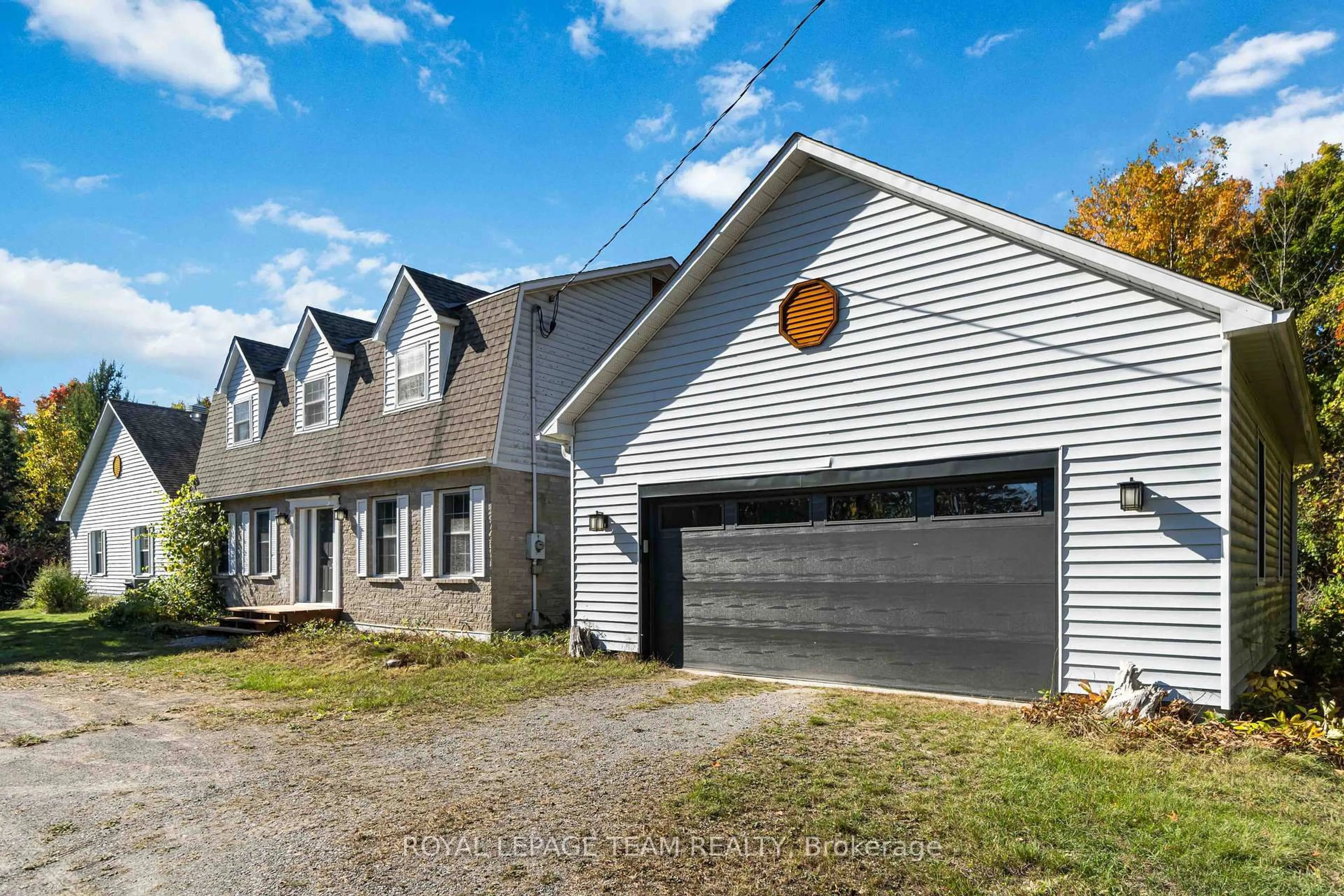 Home with vinyl exterior material, street for 910 Bolton Rd, North Grenville Ontario K0G 1N0