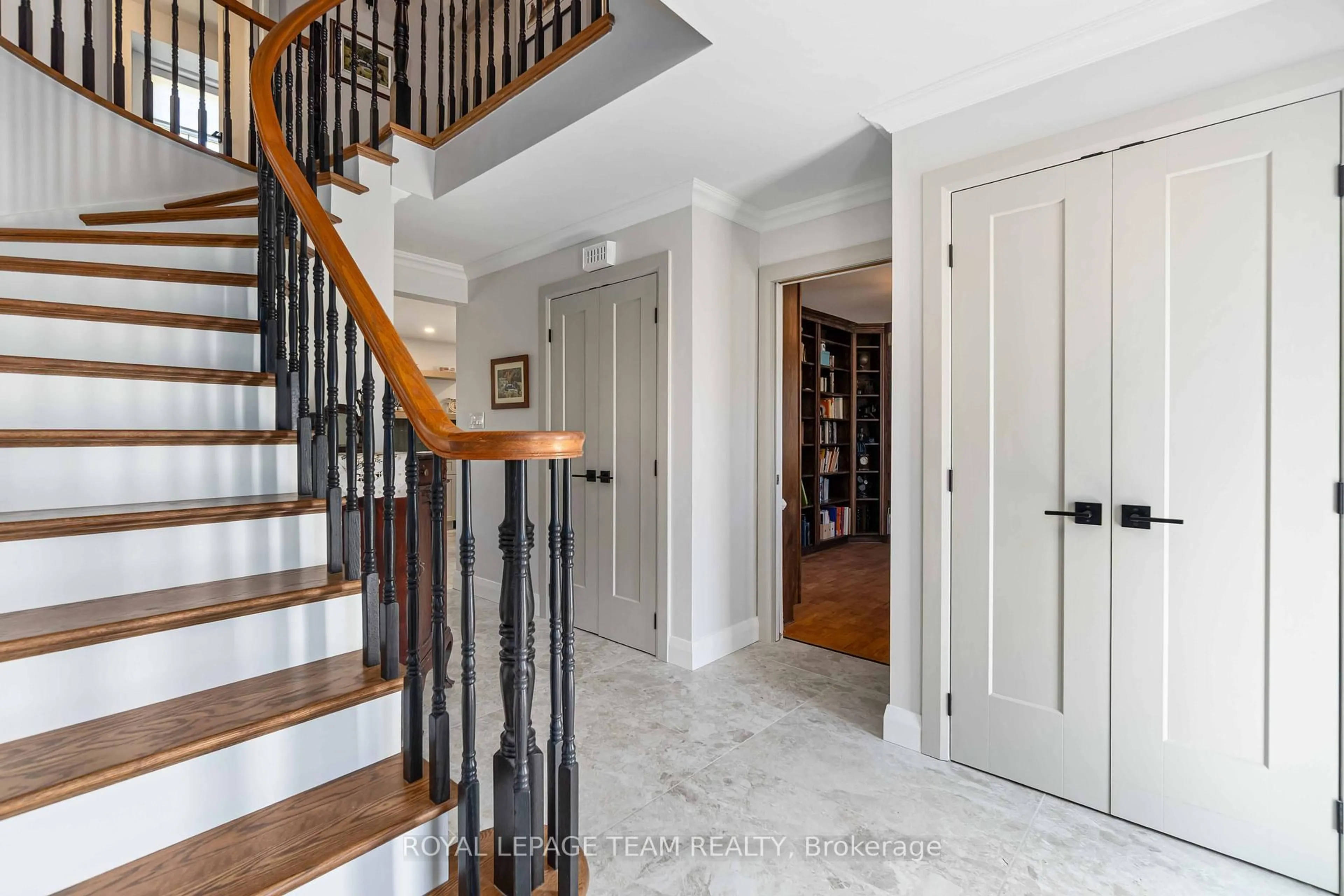 Indoor entryway for 910 Bolton Rd, North Grenville Ontario K0G 1N0