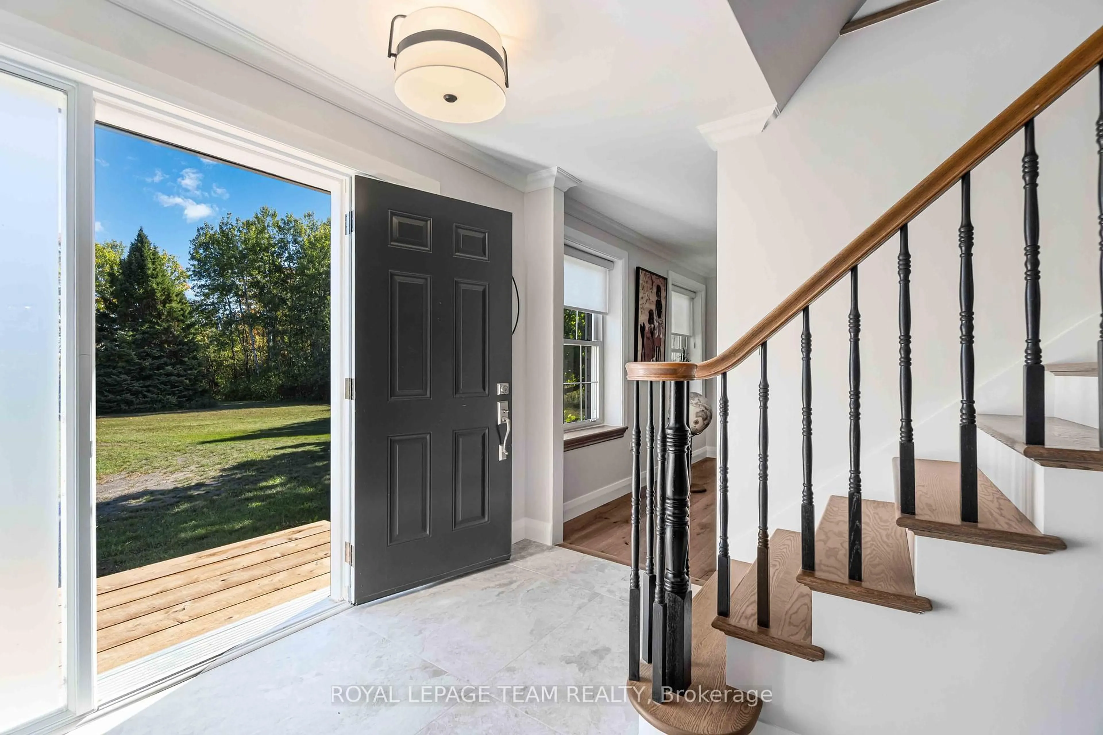 Indoor entryway for 910 Bolton Rd, North Grenville Ontario K0G 1N0