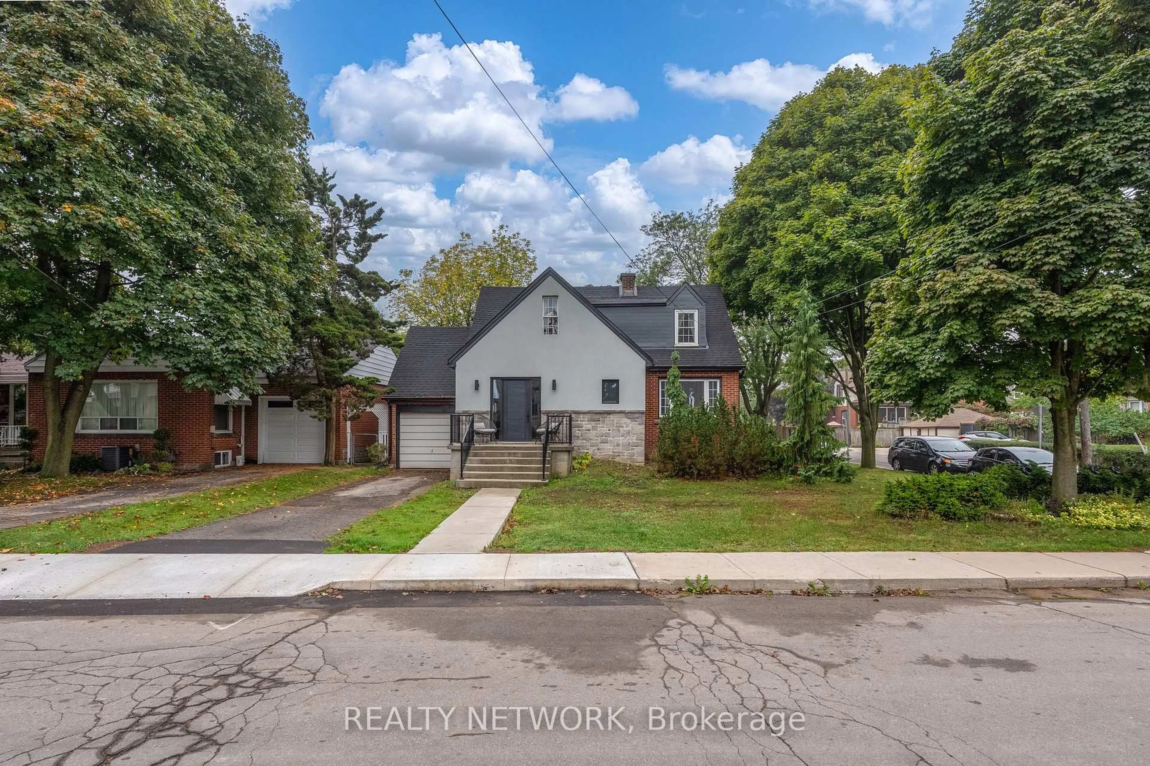 A pic from outside/outdoor area/front of a property/back of a property/a pic from drone, street for 68 Mountain Park Ave, Hamilton Ontario L9A 1A3
