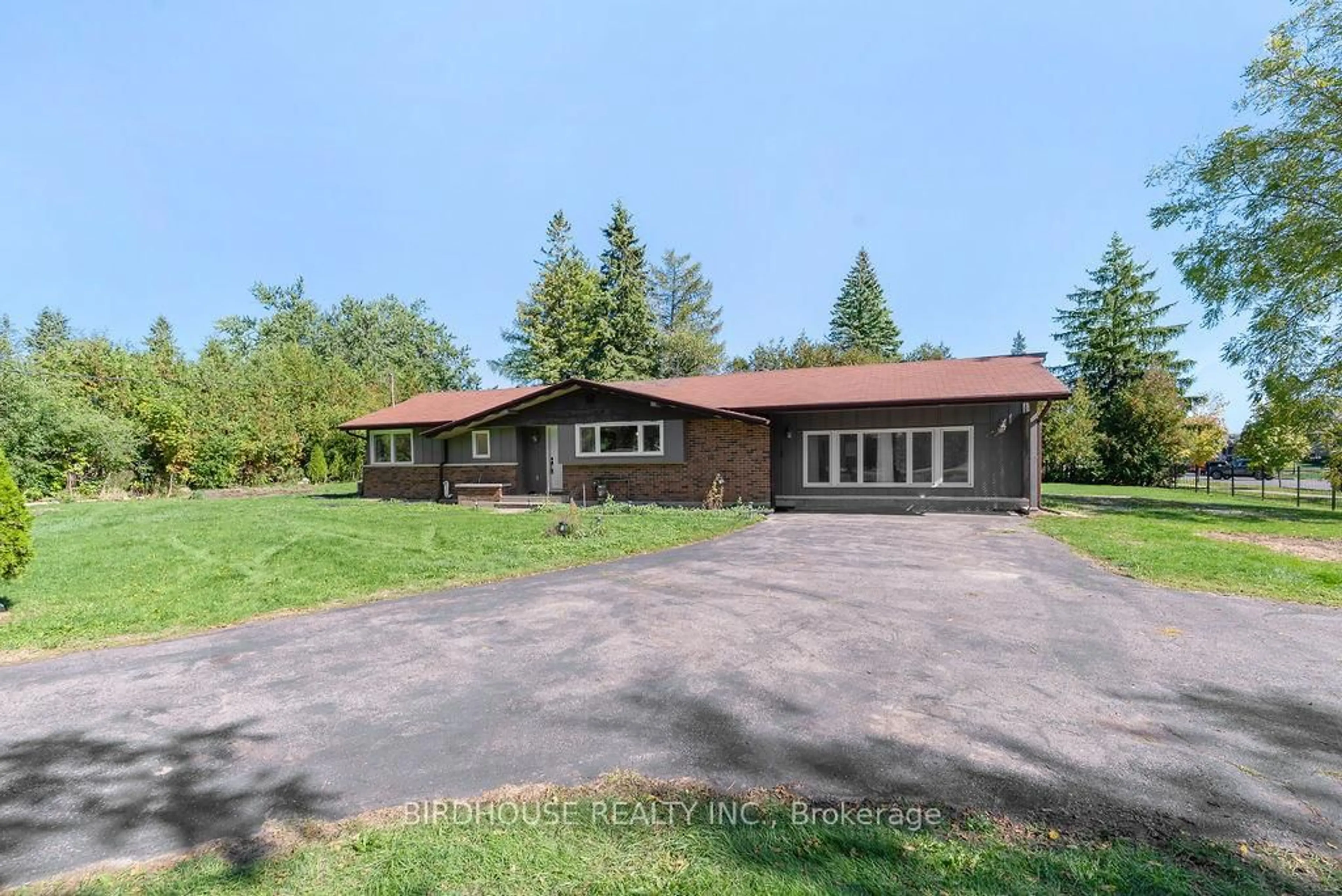 A pic from outside/outdoor area/front of a property/back of a property/a pic from drone, street for 260 Angeline St, Kawartha Lakes Ontario K9V 0H3