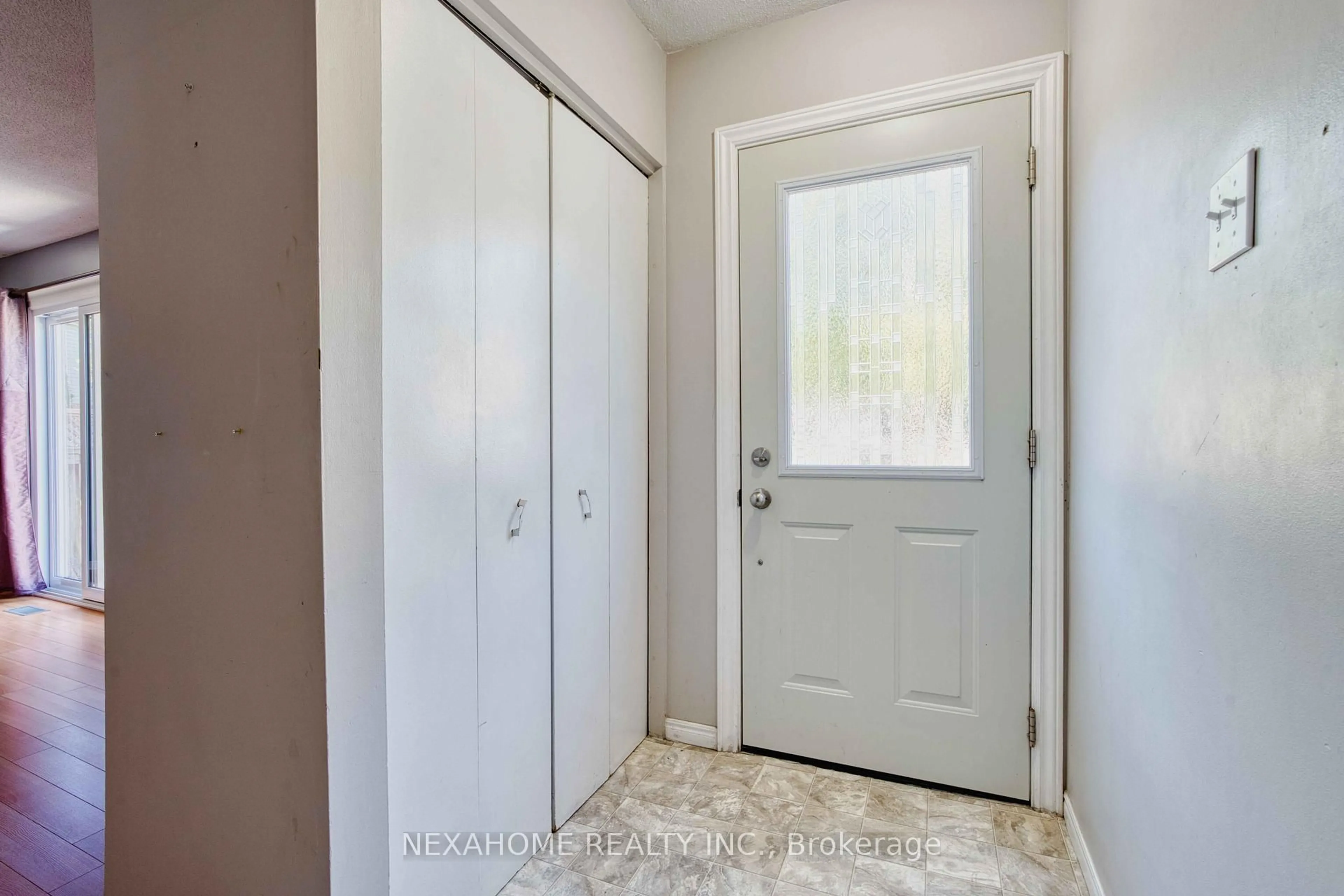 Indoor entryway for 285 EVERGLADE Cres, London North Ontario N6H 4M7