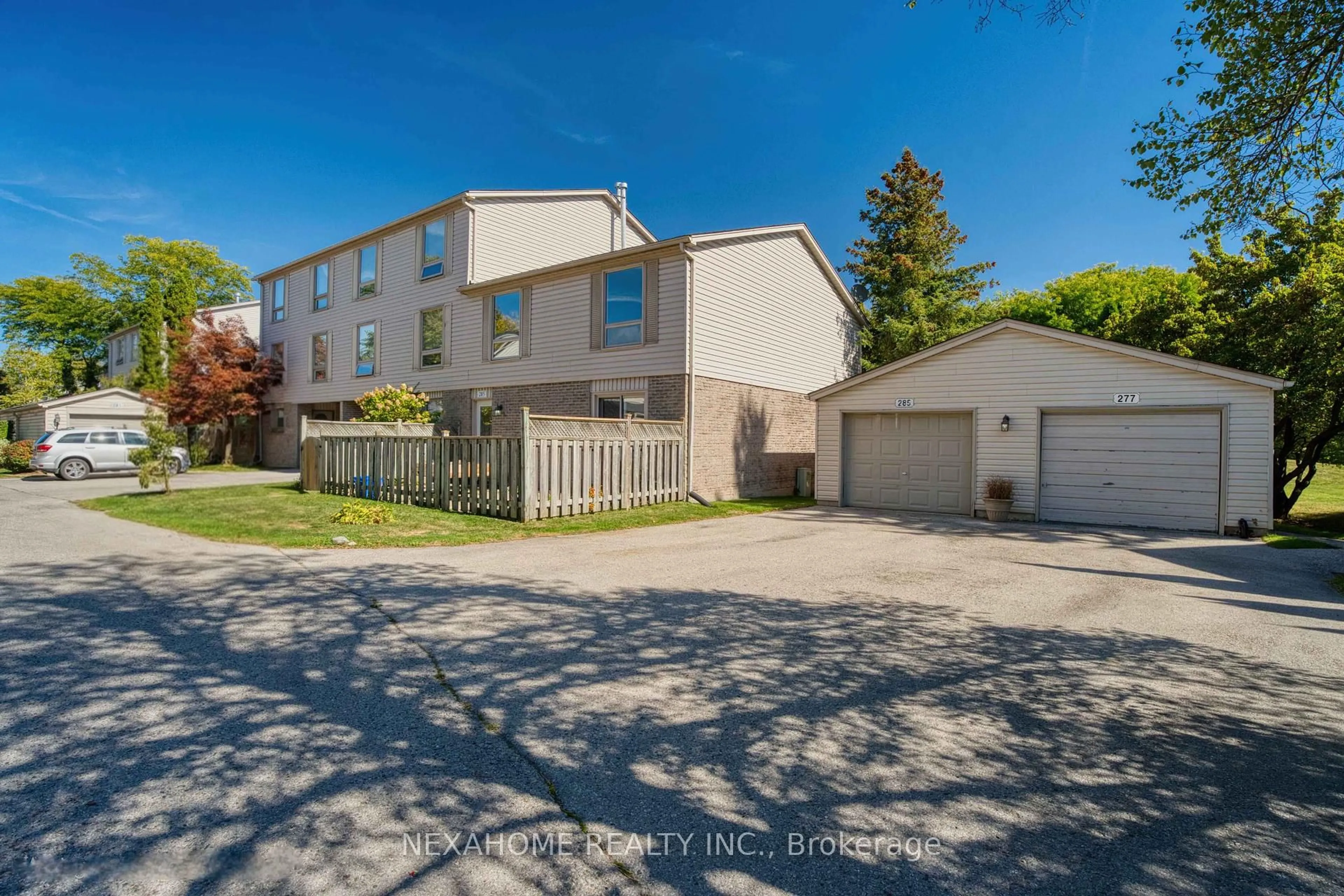 A pic from outside/outdoor area/front of a property/back of a property/a pic from drone, street for 285 EVERGLADE Cres, London North Ontario N6H 4M7
