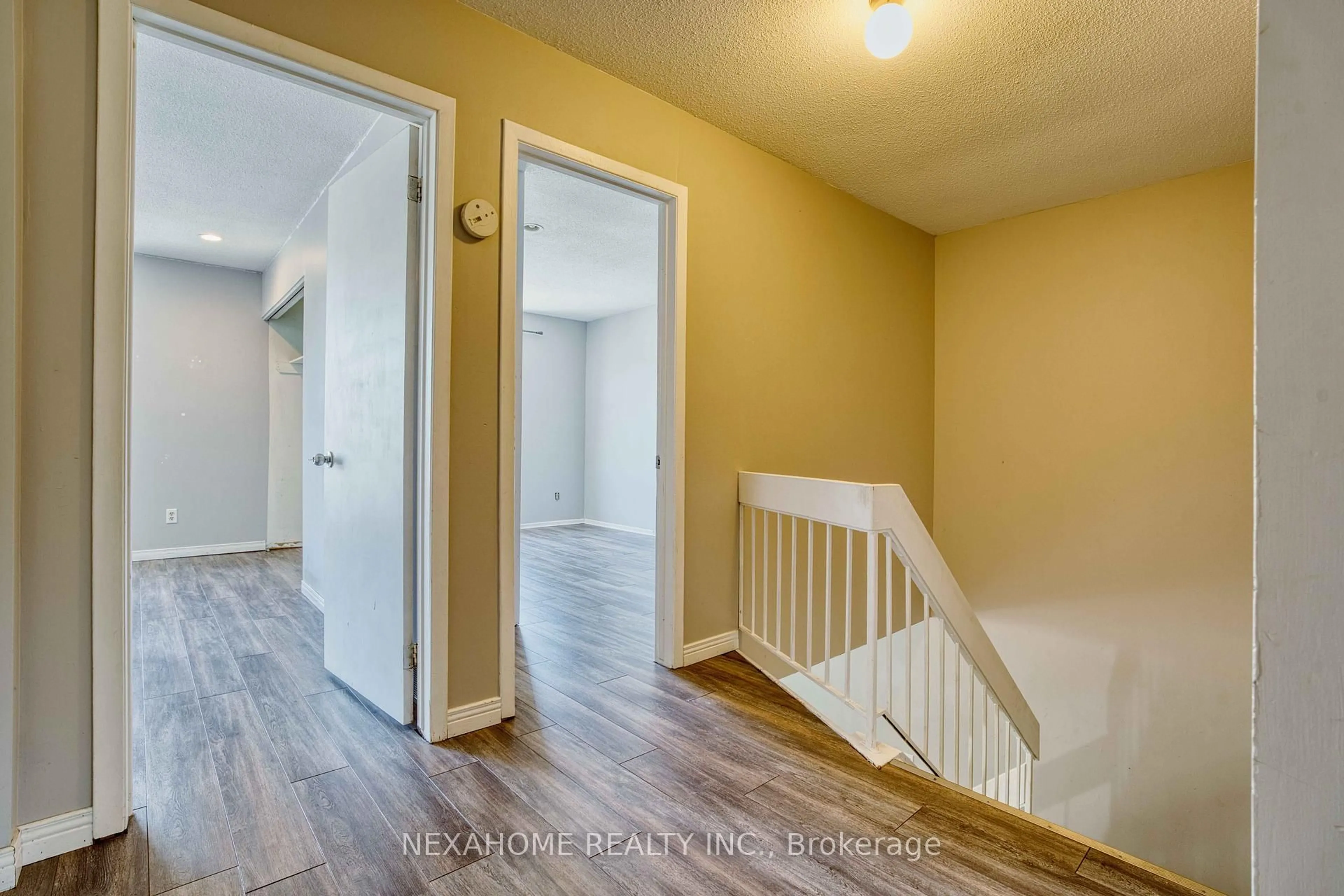 Indoor entryway for 285 EVERGLADE Cres, London North Ontario N6H 4M7
