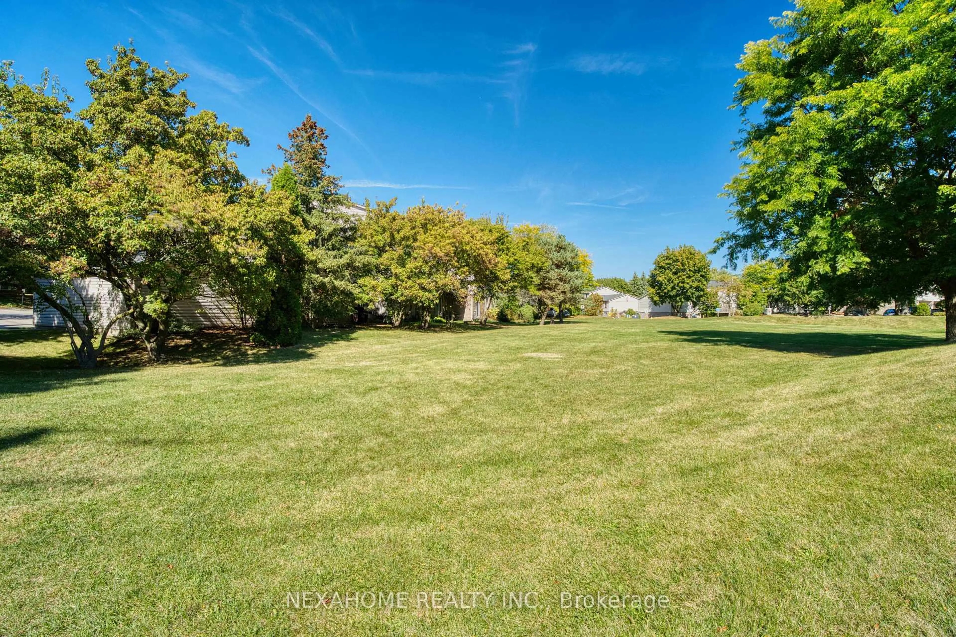 A pic from outside/outdoor area/front of a property/back of a property/a pic from drone, water/lake/river/ocean view for 285 EVERGLADE Cres, London North Ontario N6H 4M7