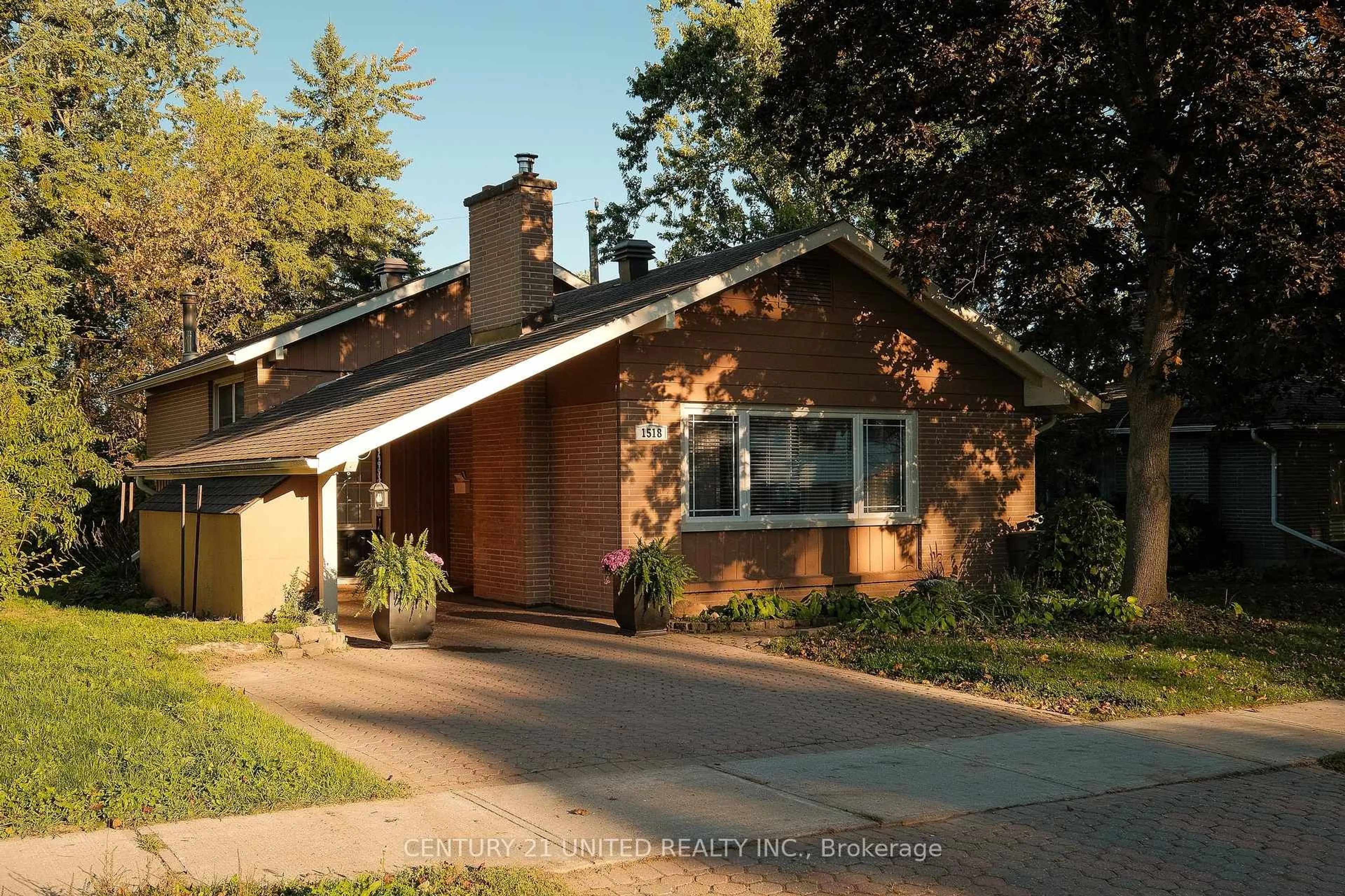 Home with brick exterior material, street for 1518 Westbrook Dr, Peterborough Ontario K9J 7V4