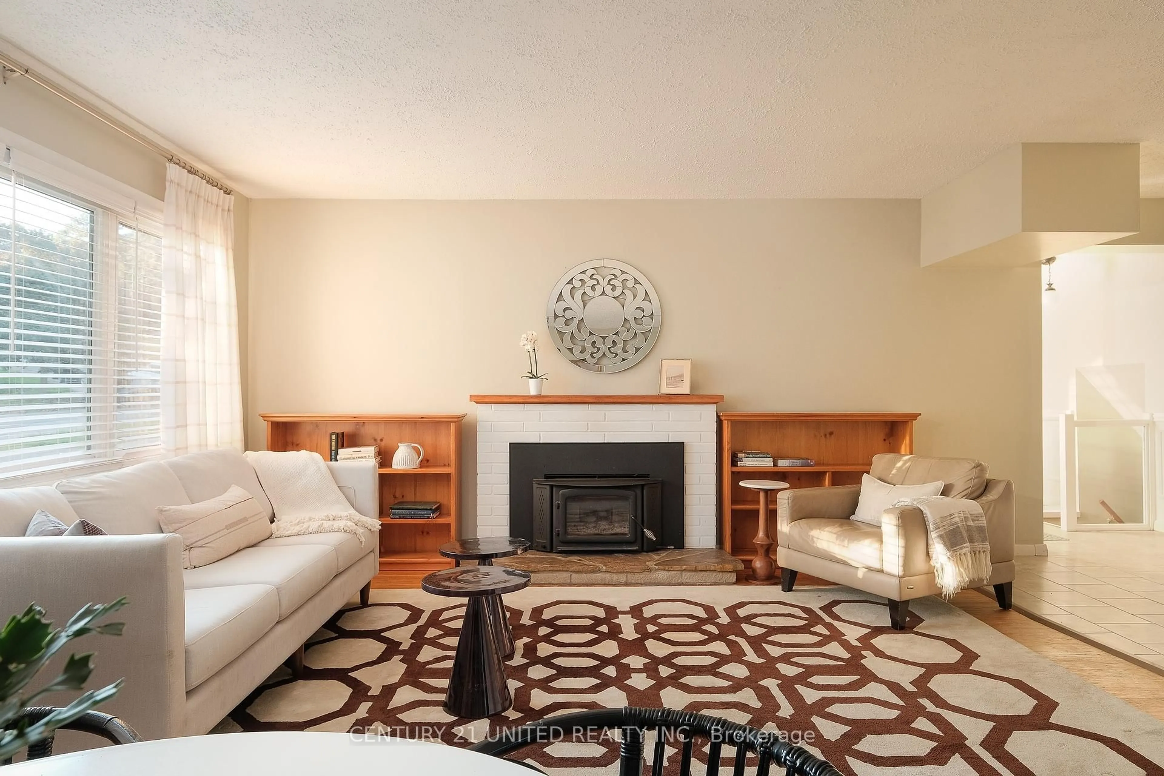 Living room with furniture, unknown for 1518 Westbrook Dr, Peterborough Ontario K9J 7V4