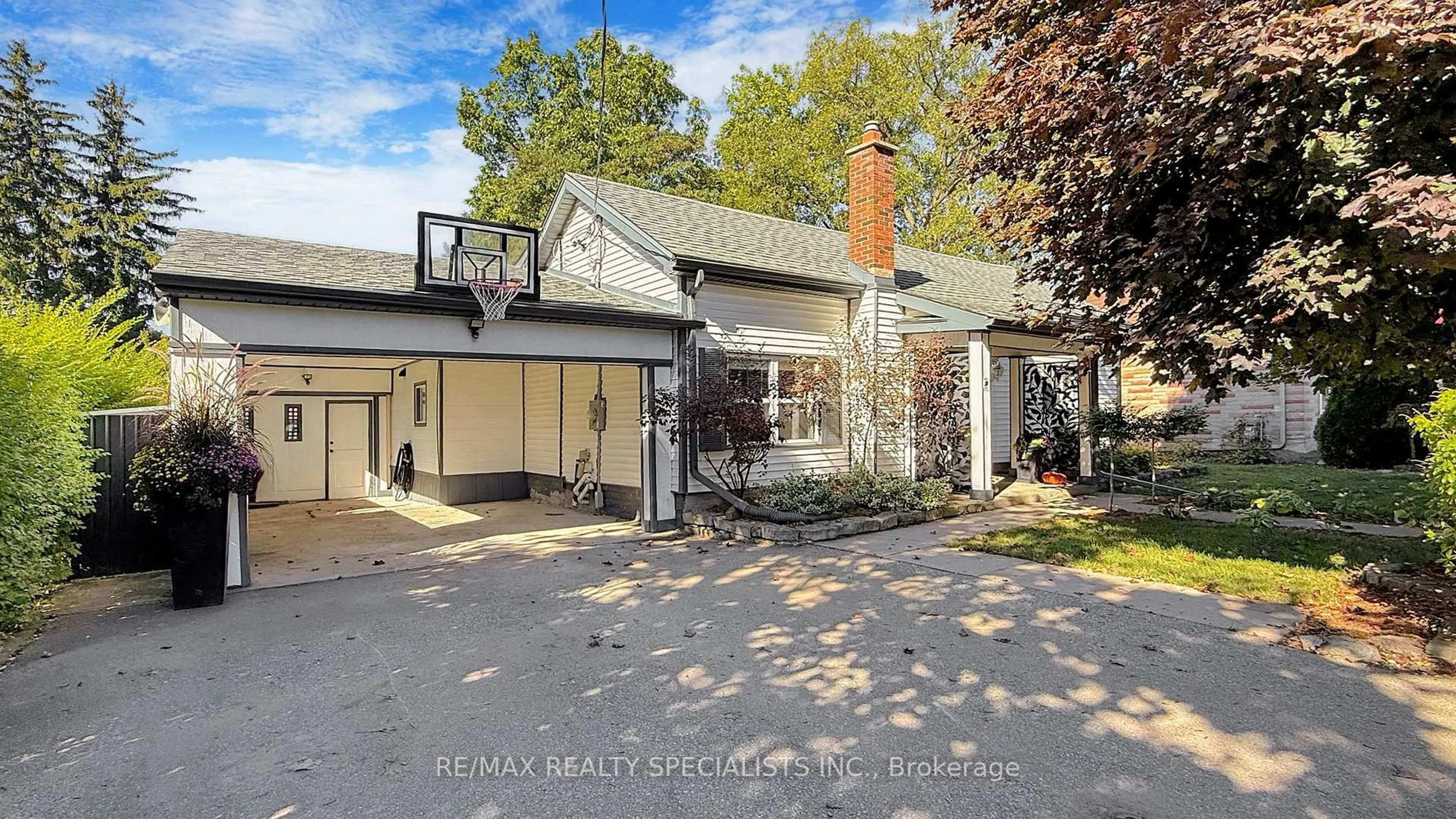 Unknown for 56 Chalmers St, Cambridge Ontario N1R 5B8