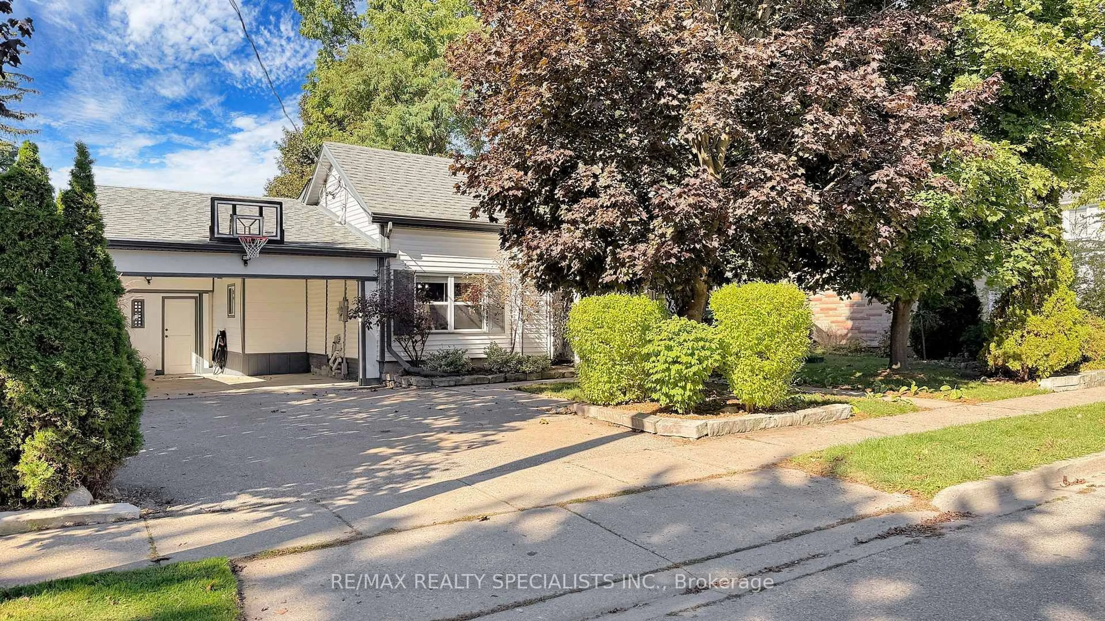 Unknown for 56 Chalmers St, Cambridge Ontario N1R 5B8