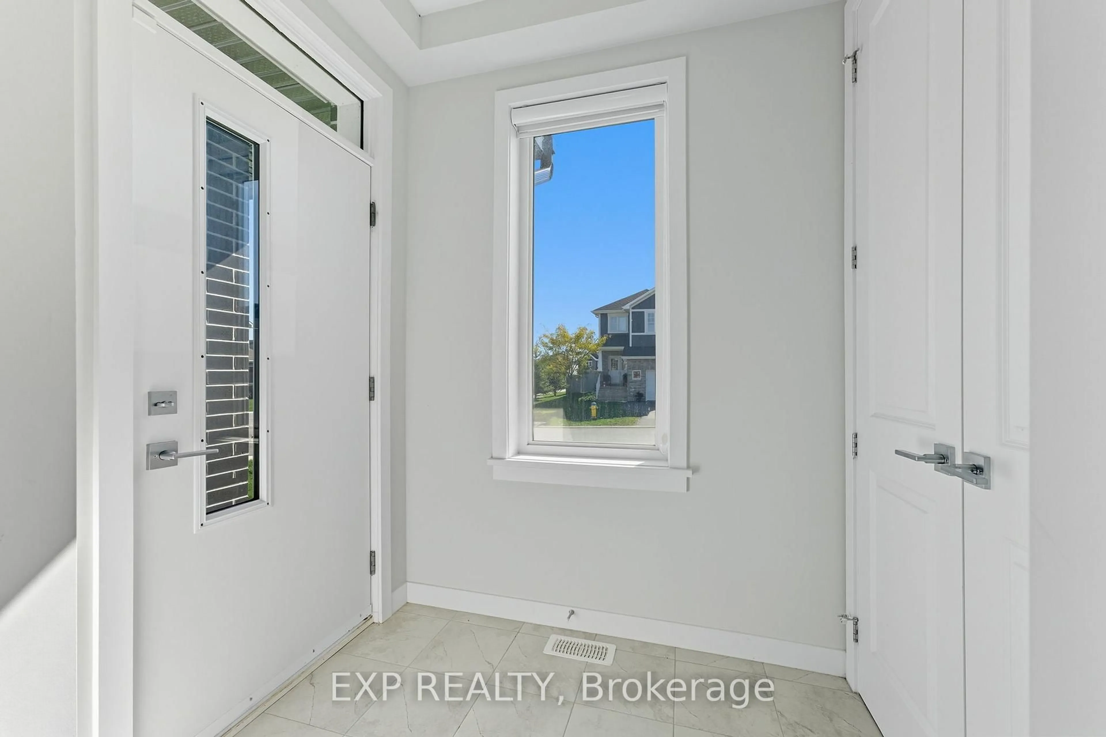 Indoor entryway for 40 Fanning St, Carleton Place Ontario K7C 0J3