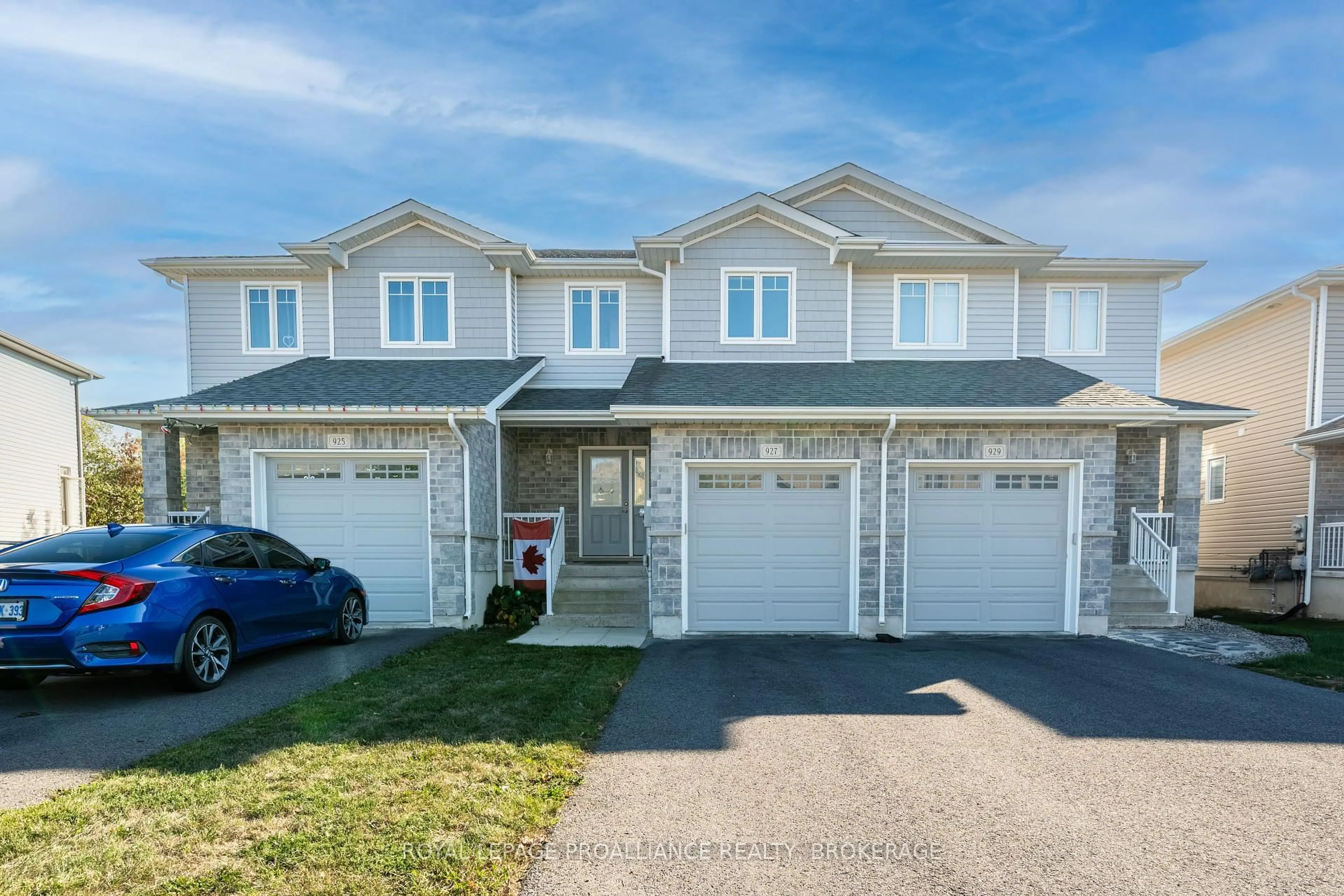 A pic from outside/outdoor area/front of a property/back of a property/a pic from drone, street for 927 Blossom St, Kingston Ontario K7P 0N2