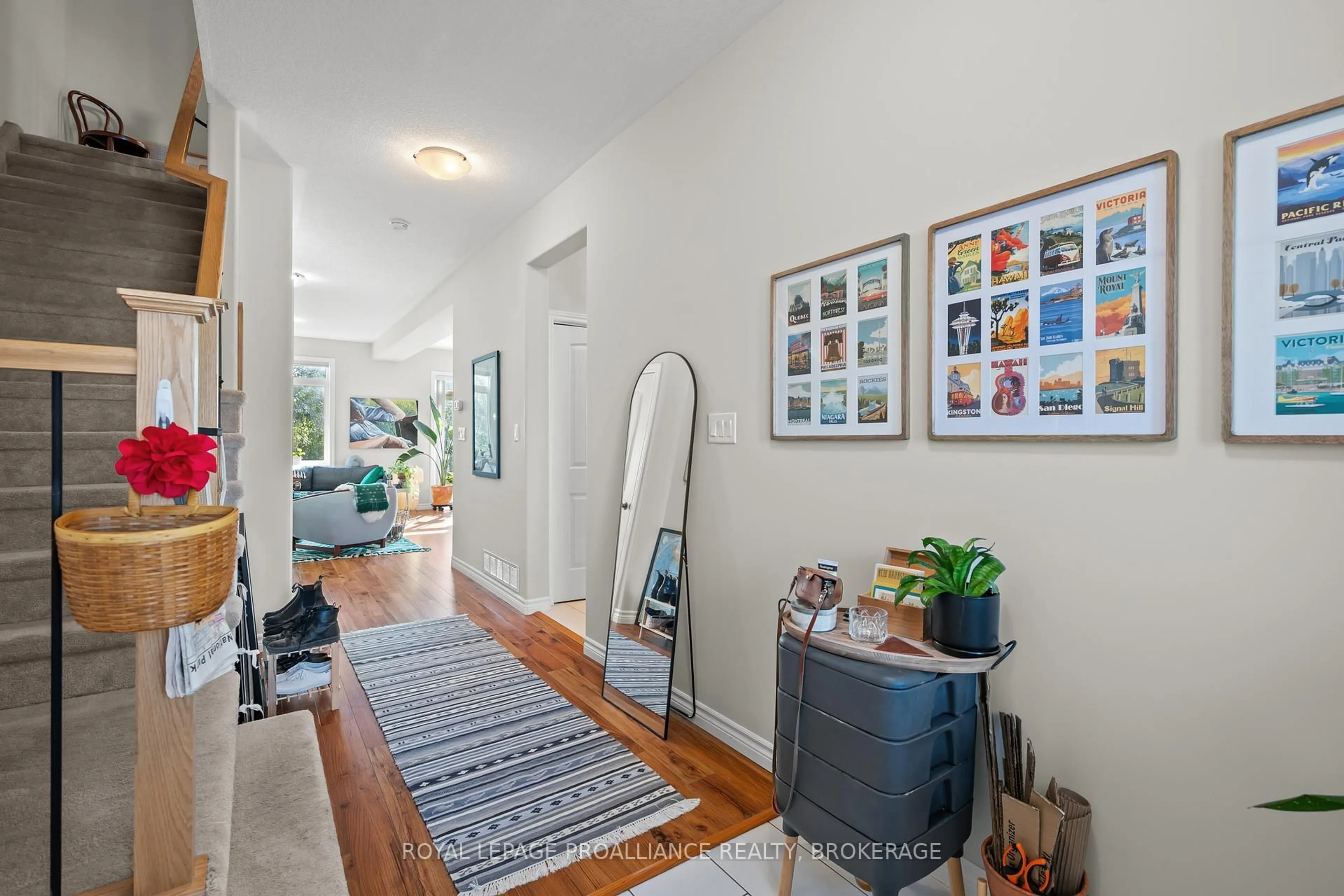 Indoor entryway for 927 Blossom St, Kingston Ontario K7P 0N2