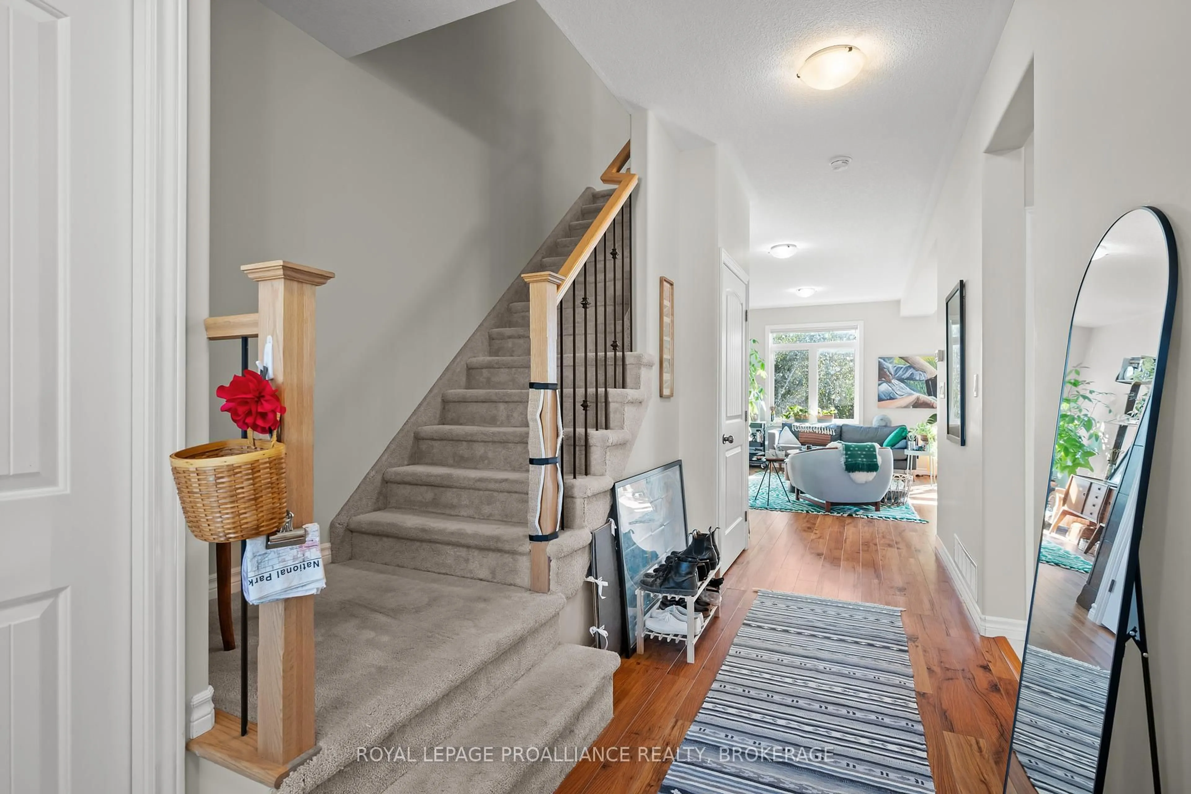 Indoor entryway for 927 Blossom St, Kingston Ontario K7P 0N2