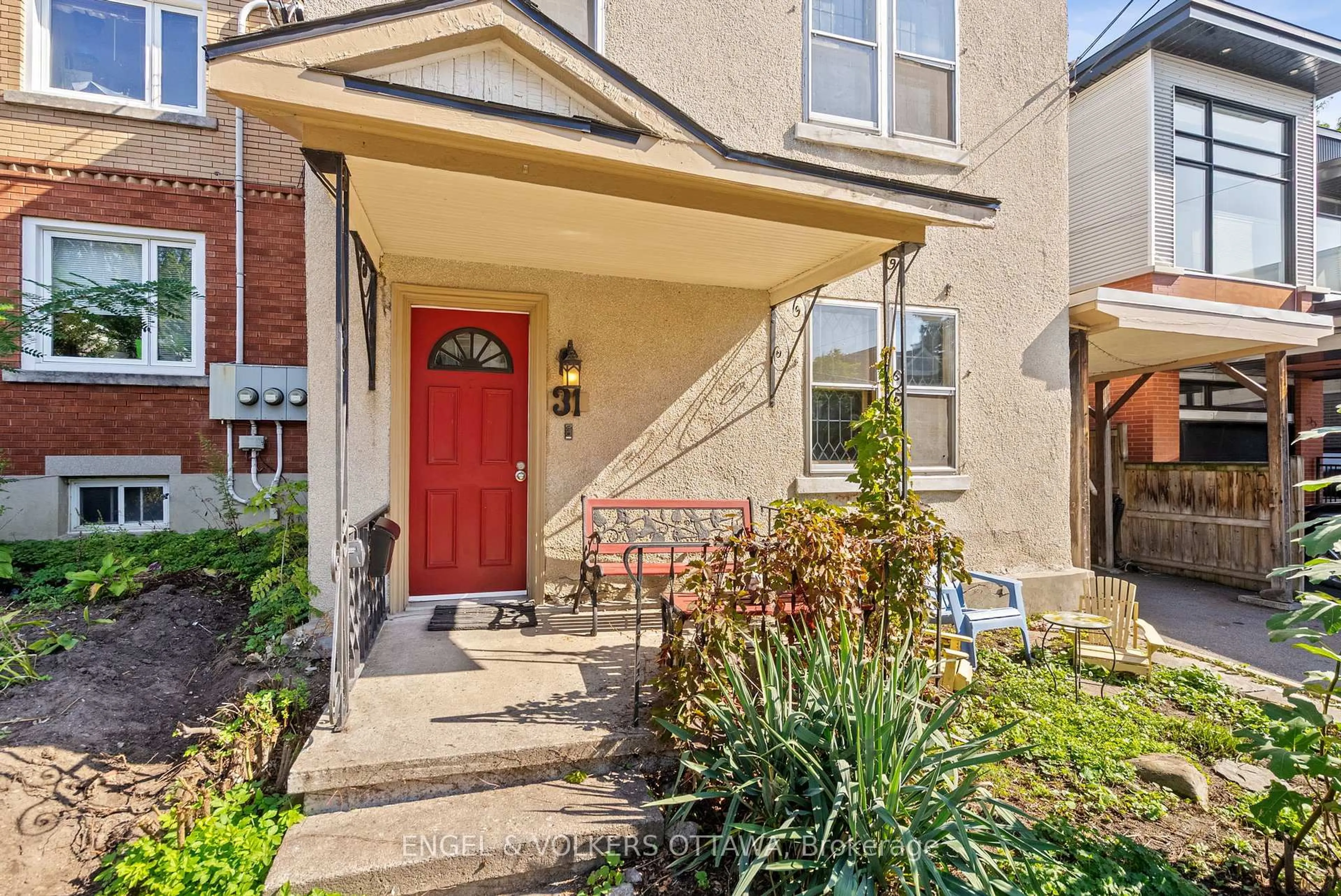 Indoor entryway for 31 Morris St, Ottawa Ontario K1S 4A6
