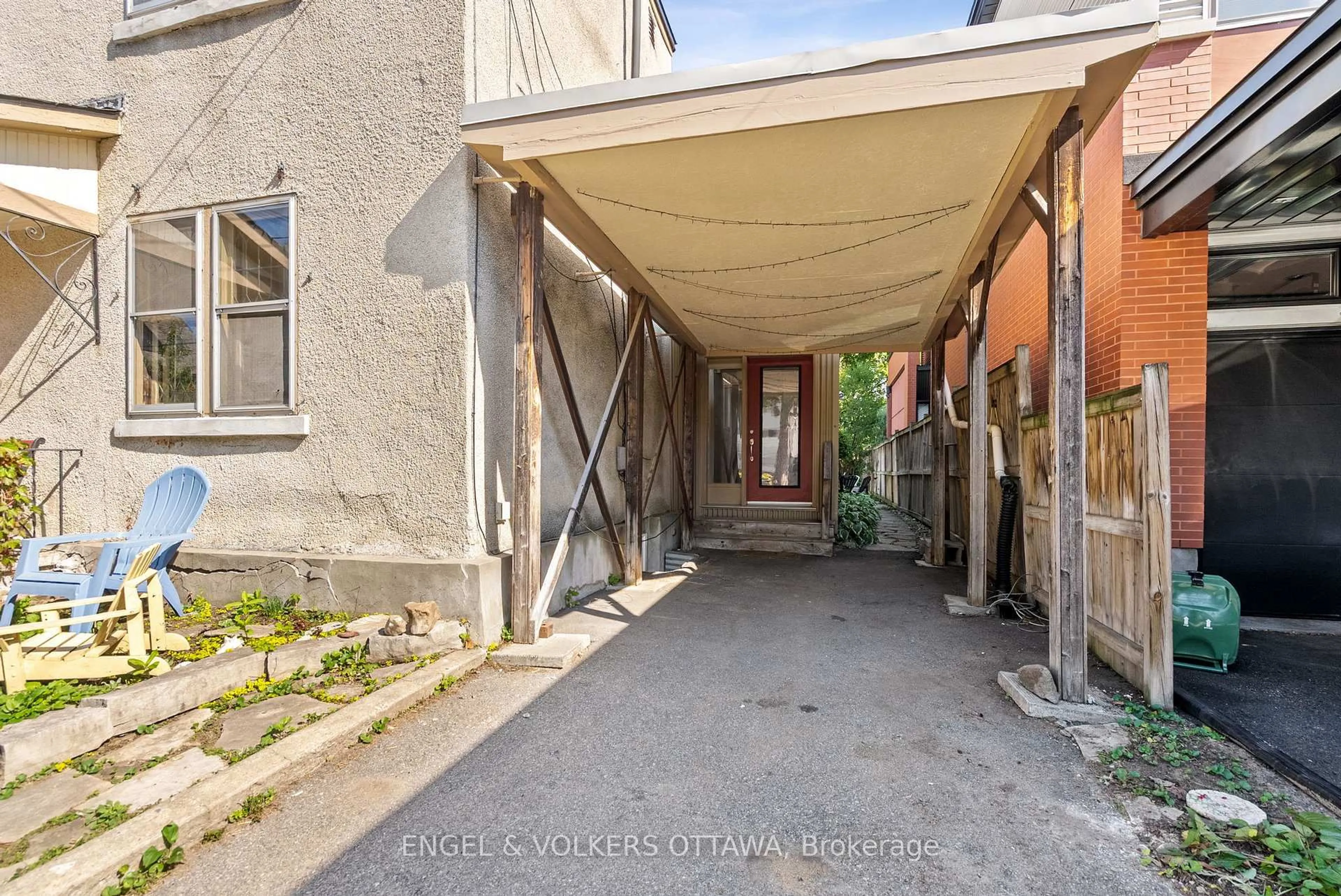 Patio, street for 31 Morris St, Ottawa Ontario K1S 4A6
