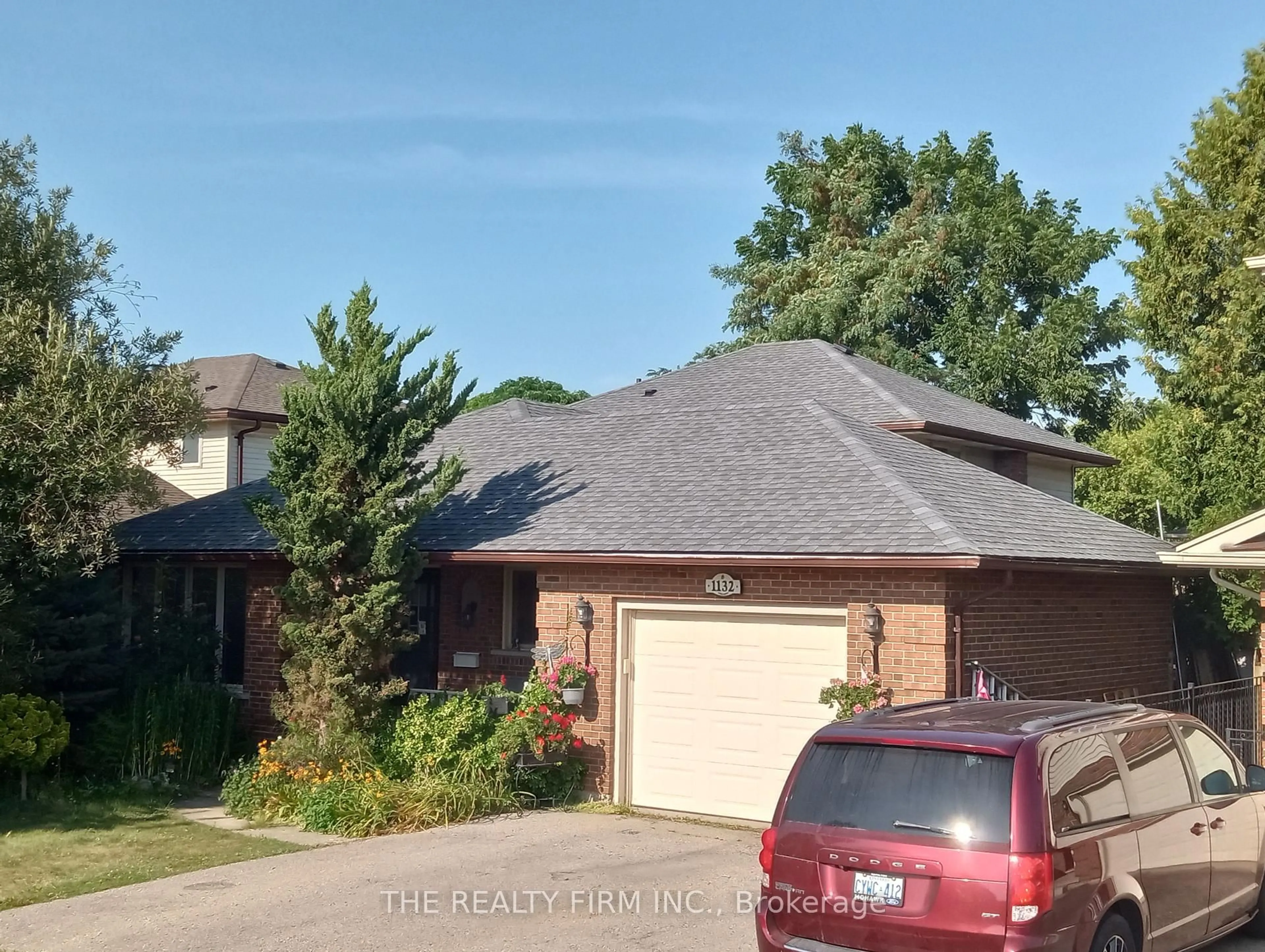 Home with brick exterior material, street for 1132 Iroquois Cres, Woodstock Ontario N4T 1C3