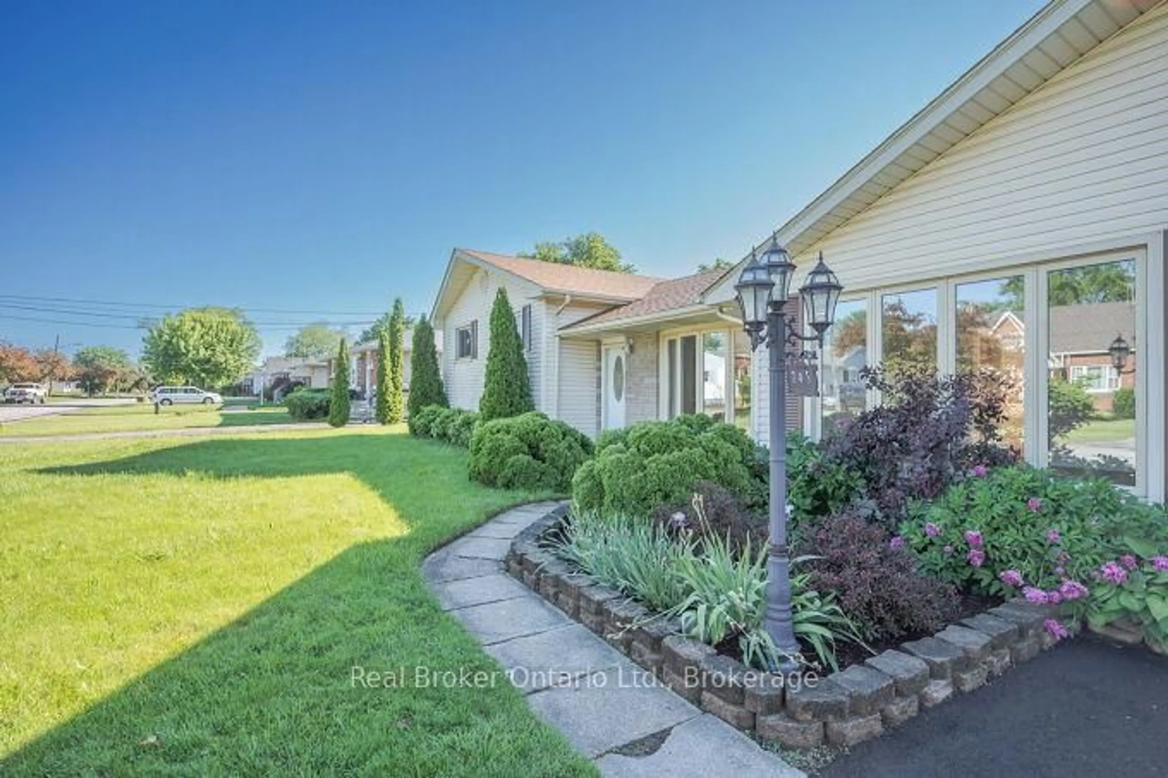 Unknown for 245 Marshall Ave, Welland Ontario L3C 2N3