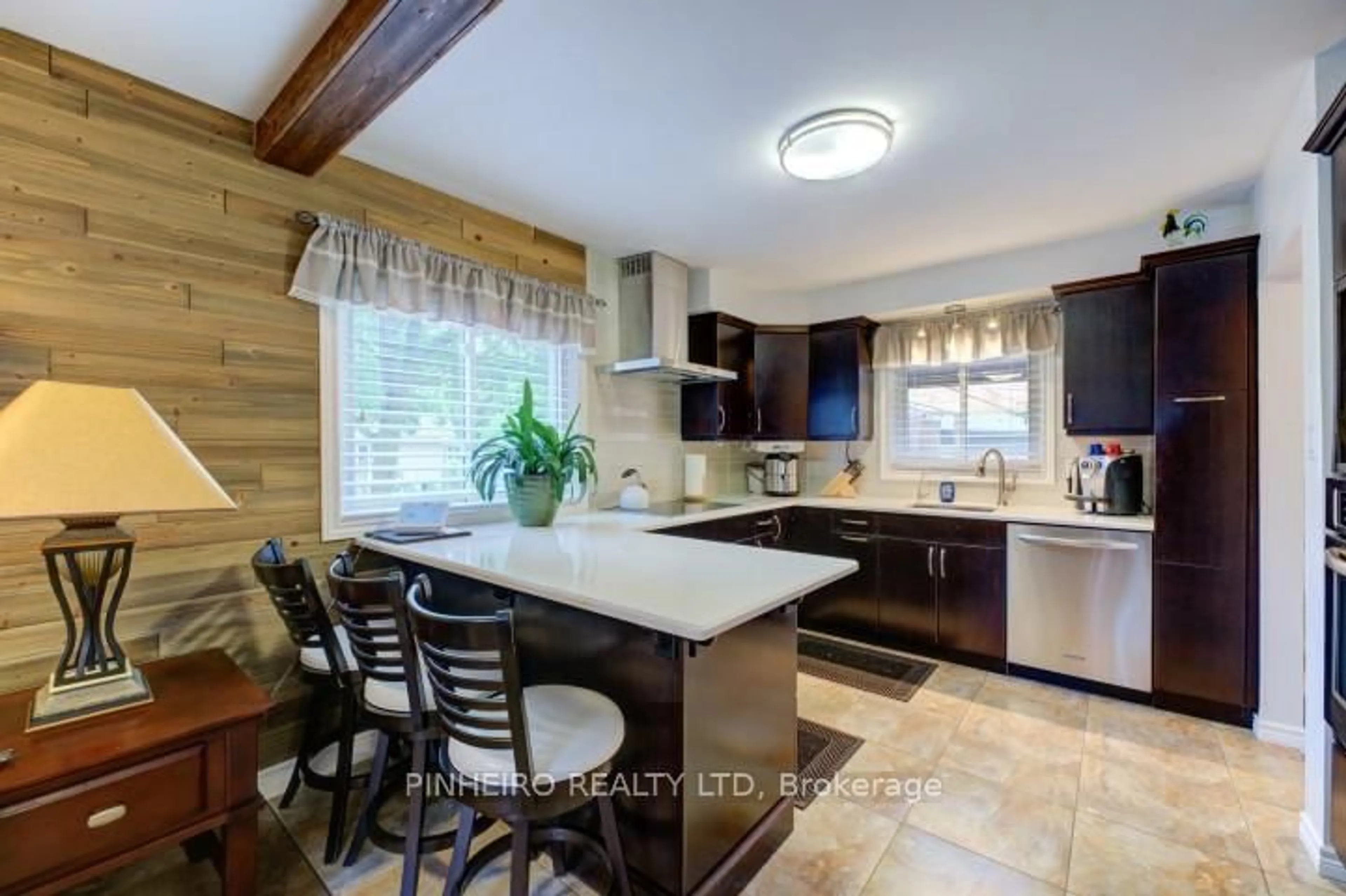 Open concept kitchen, unknown for 1975 Royal Cres, London East Ontario N5V 1N6