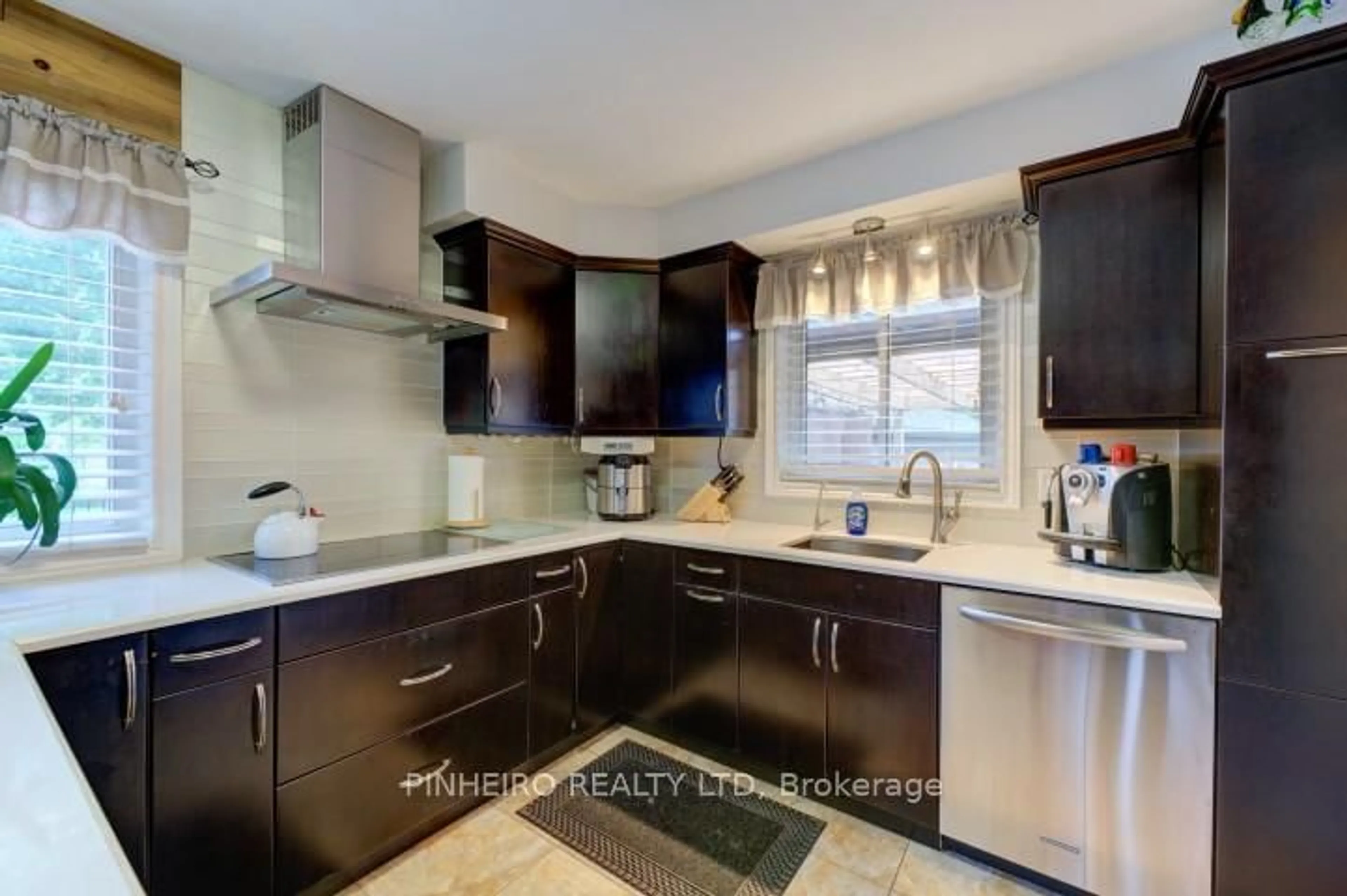 Unknown for 1975 Royal Cres, London East Ontario N5V 1N6