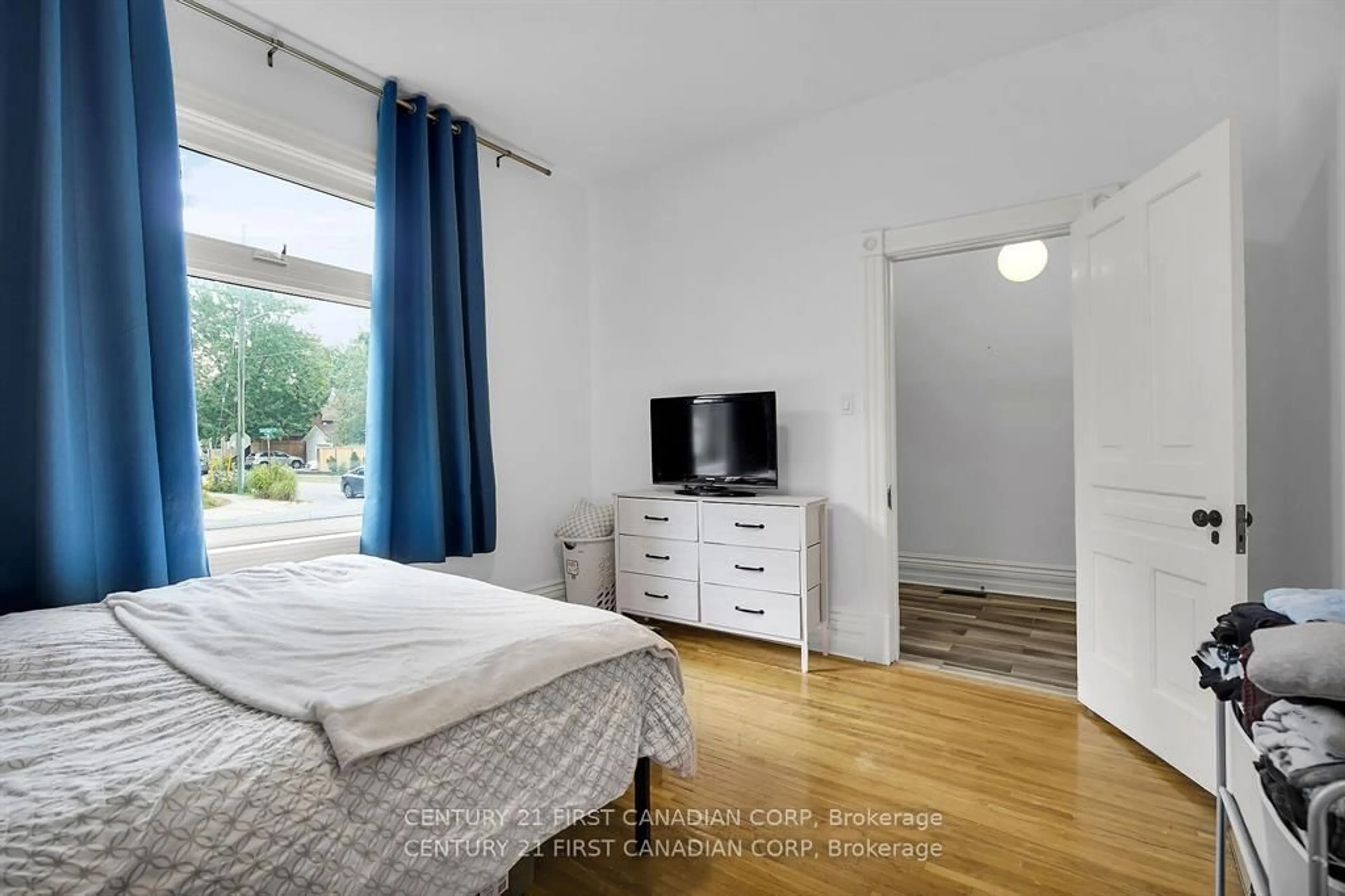 A pic of a room for 453 Quebec St, London East Ontario N5W 3Y4