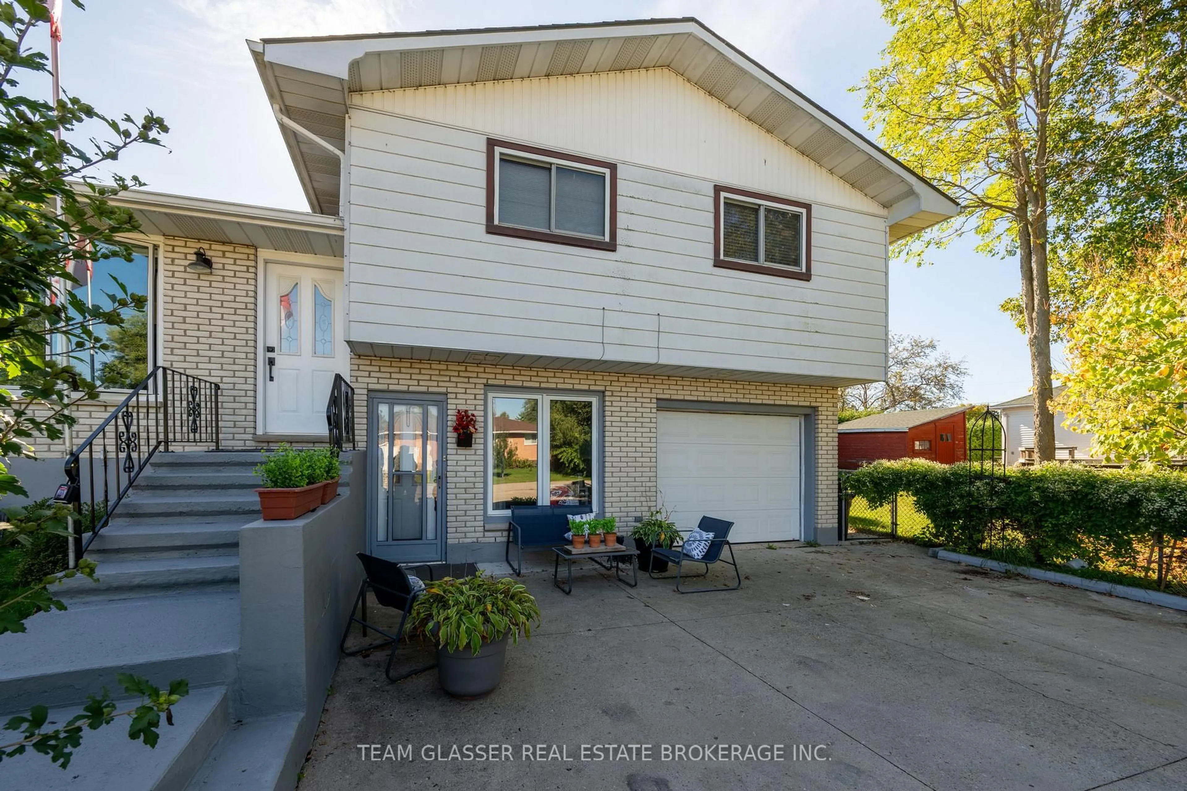 Home with vinyl exterior material, street for 108 WILLIAM St, West Elgin Ontario N0L 2P0