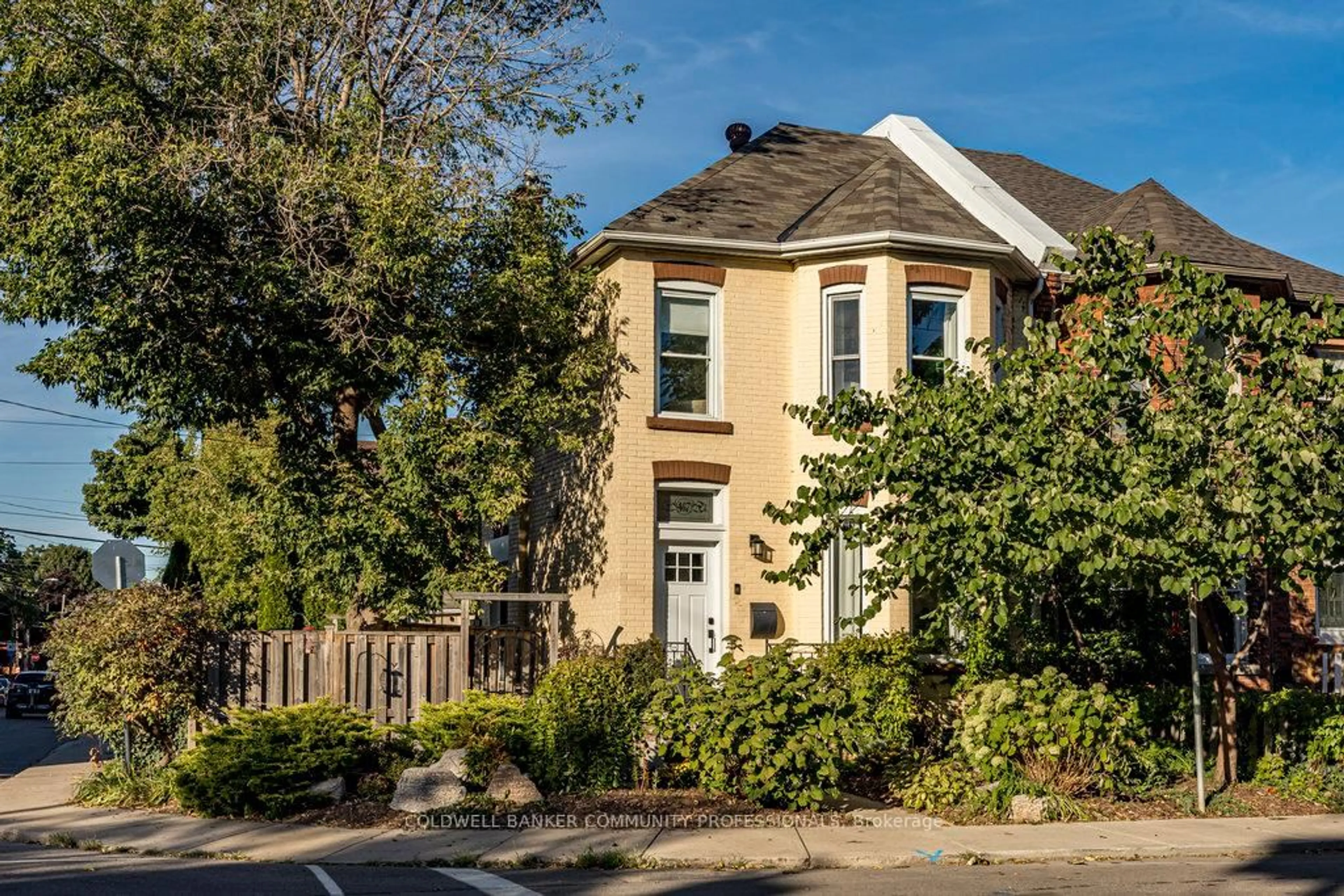 Home with brick exterior material, street for 467 King William St, Hamilton Ontario L8L 1R2