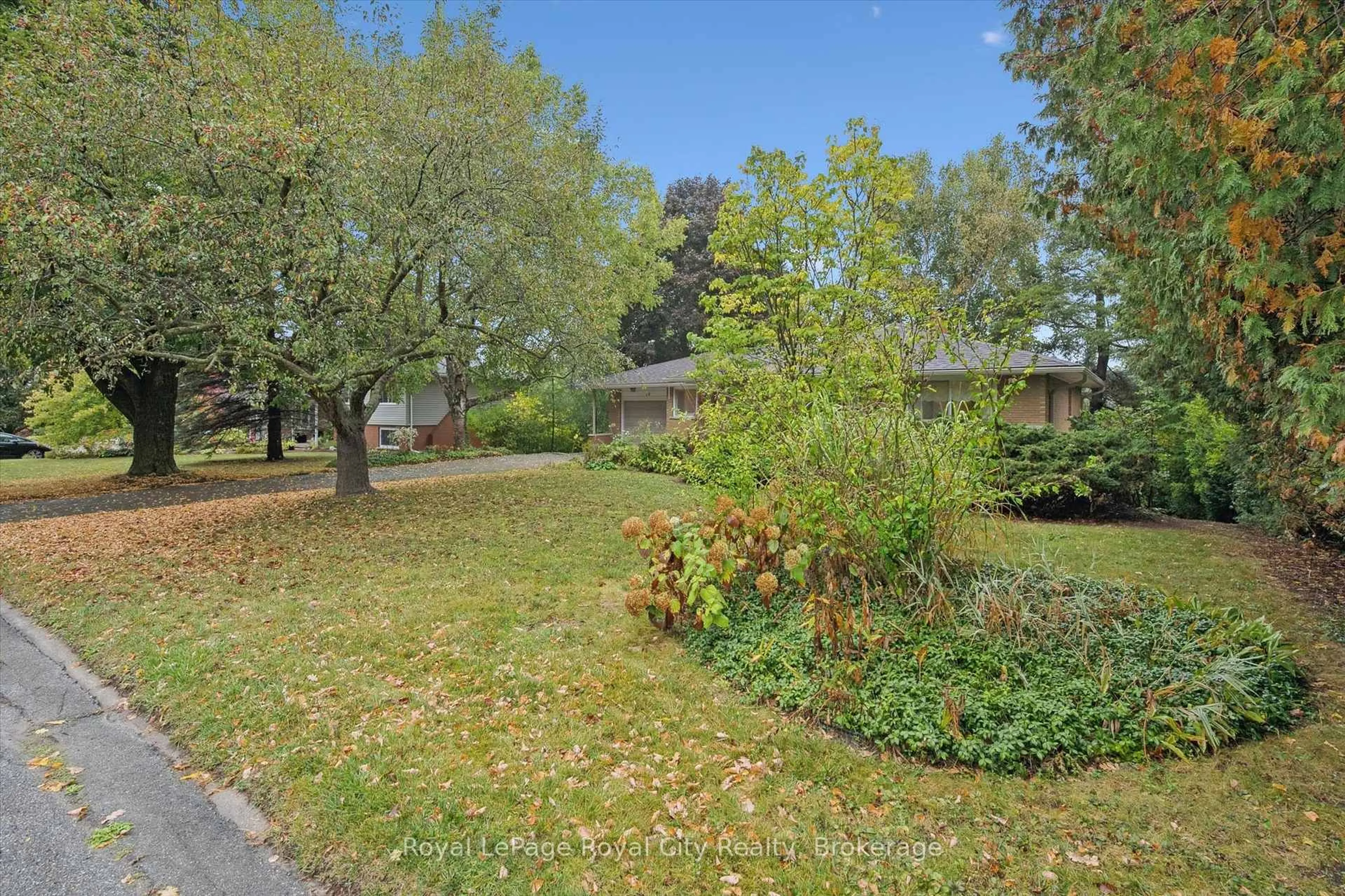 Patio, unknown for 28 Colborn St, Guelph Ontario N1G 2M5