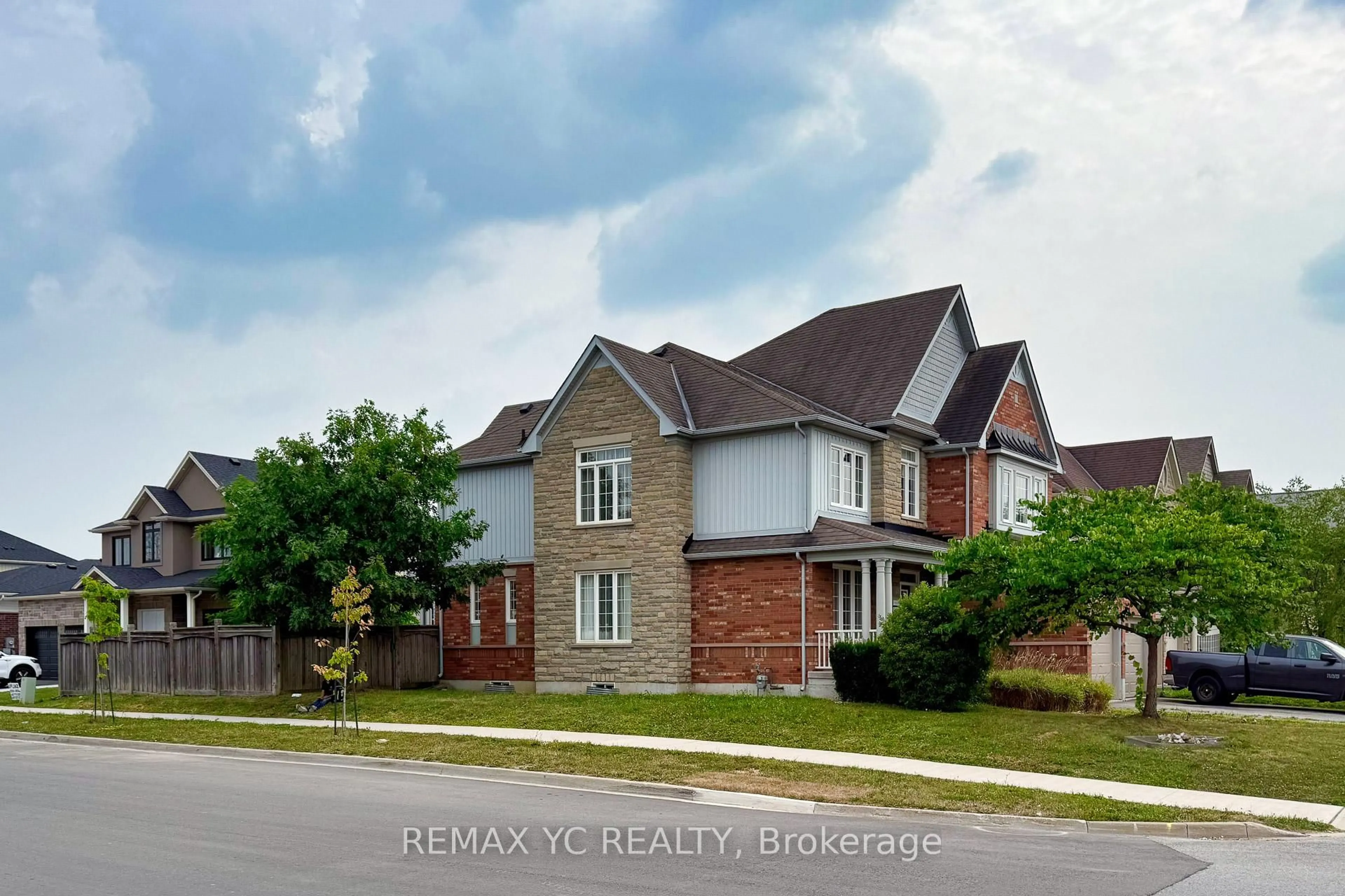Home with brick exterior material, street for 1 Sunset Way, Thorold Ontario L2V 0B6