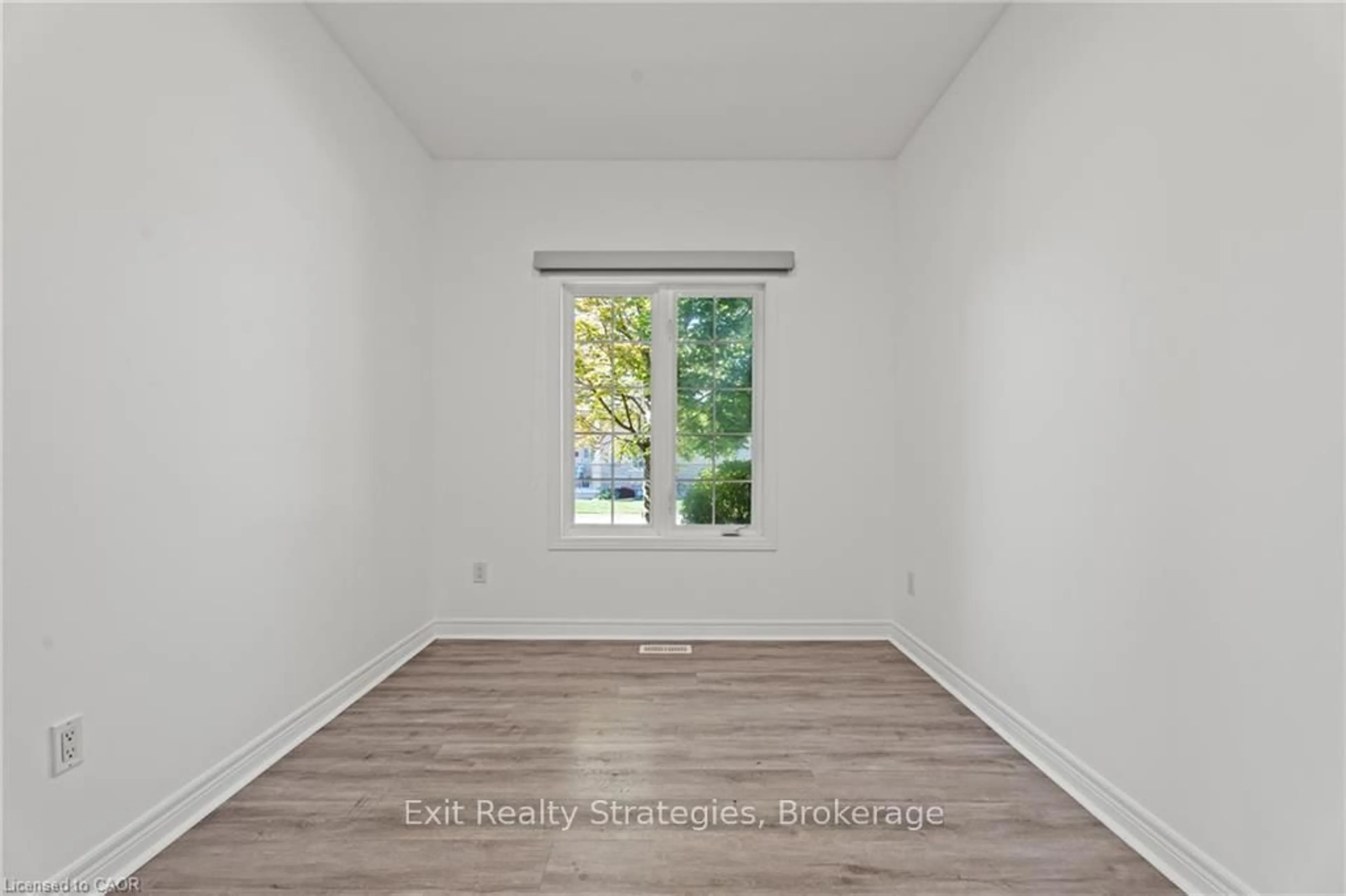 A pic of a room for 68 Hallmark Tr #39, Hamilton Ontario L9B 0A4