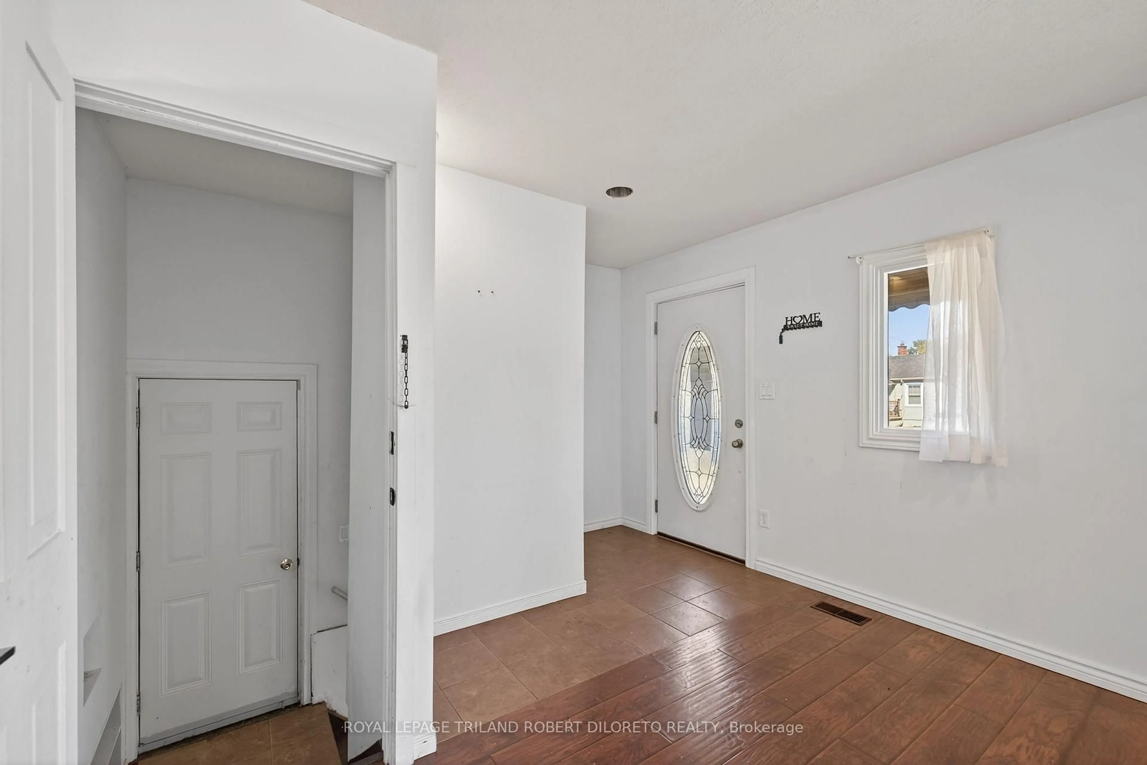 Indoor entryway for 63 Bond St, London South Ontario N6C 1W5