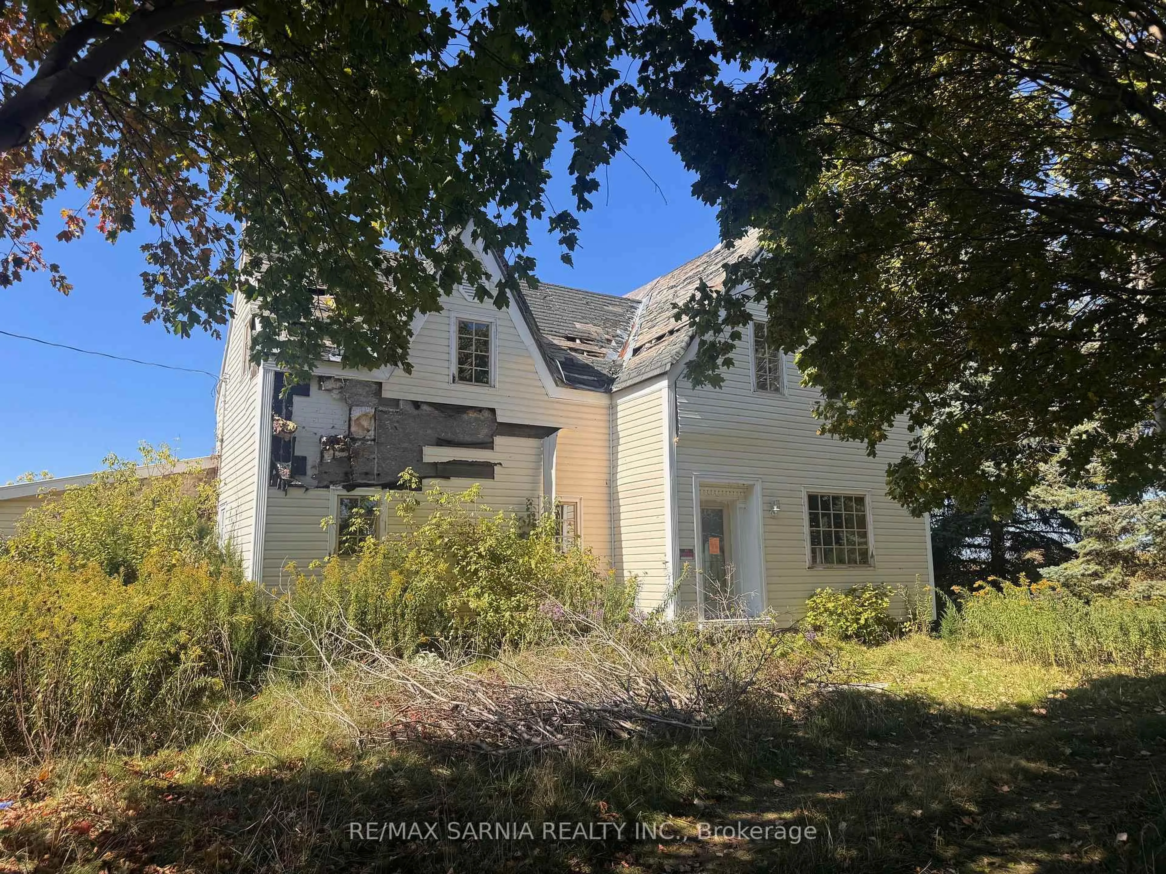 A pic from outside/outdoor area/front of a property/back of a property/a pic from drone, unknown for 8769 NORTHVILLE Rd, Lambton Shores Ontario N0M 2N0