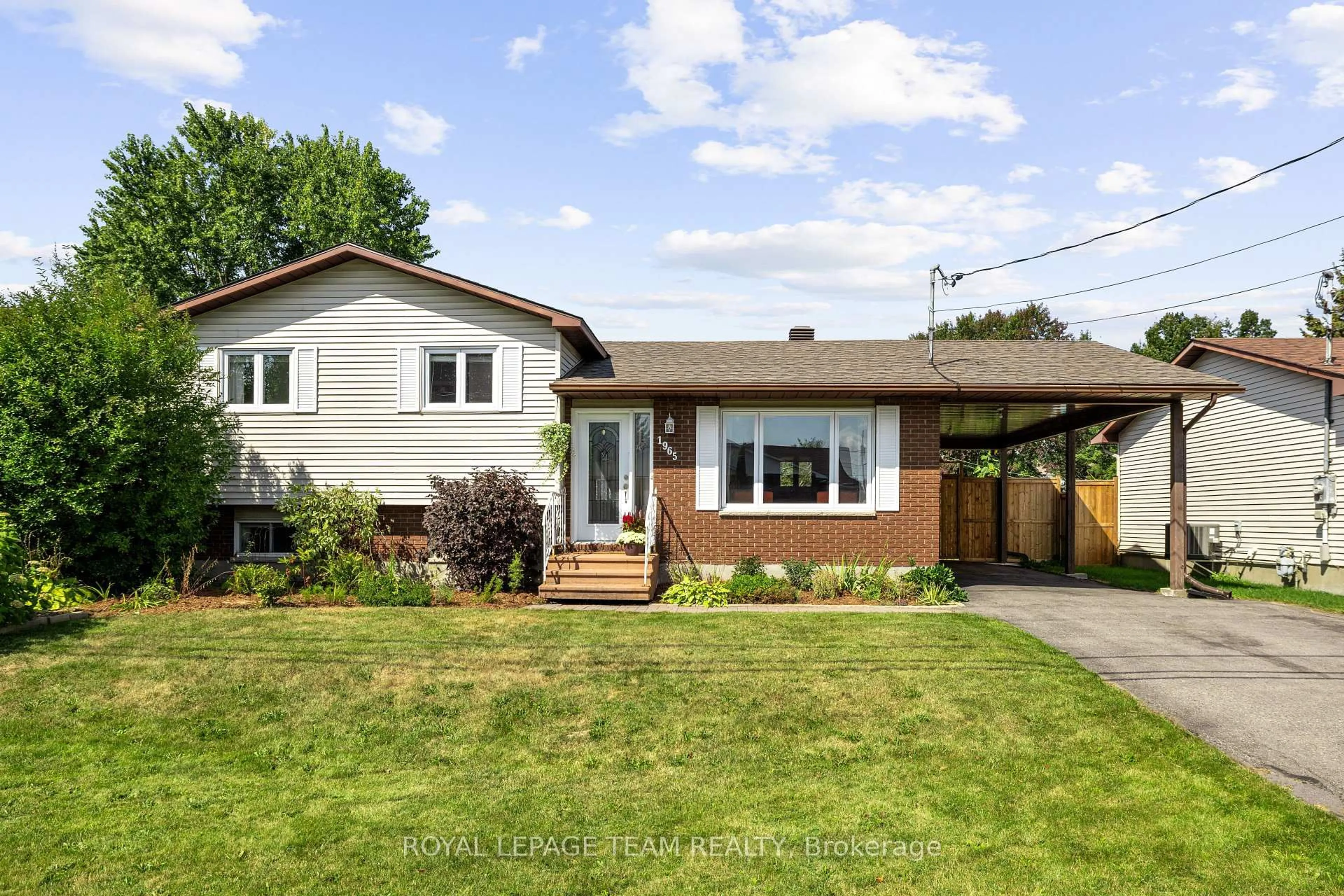 Home with brick exterior material, street for 1965 Patricia St, Clarence-Rockland Ontario K4K 1B2