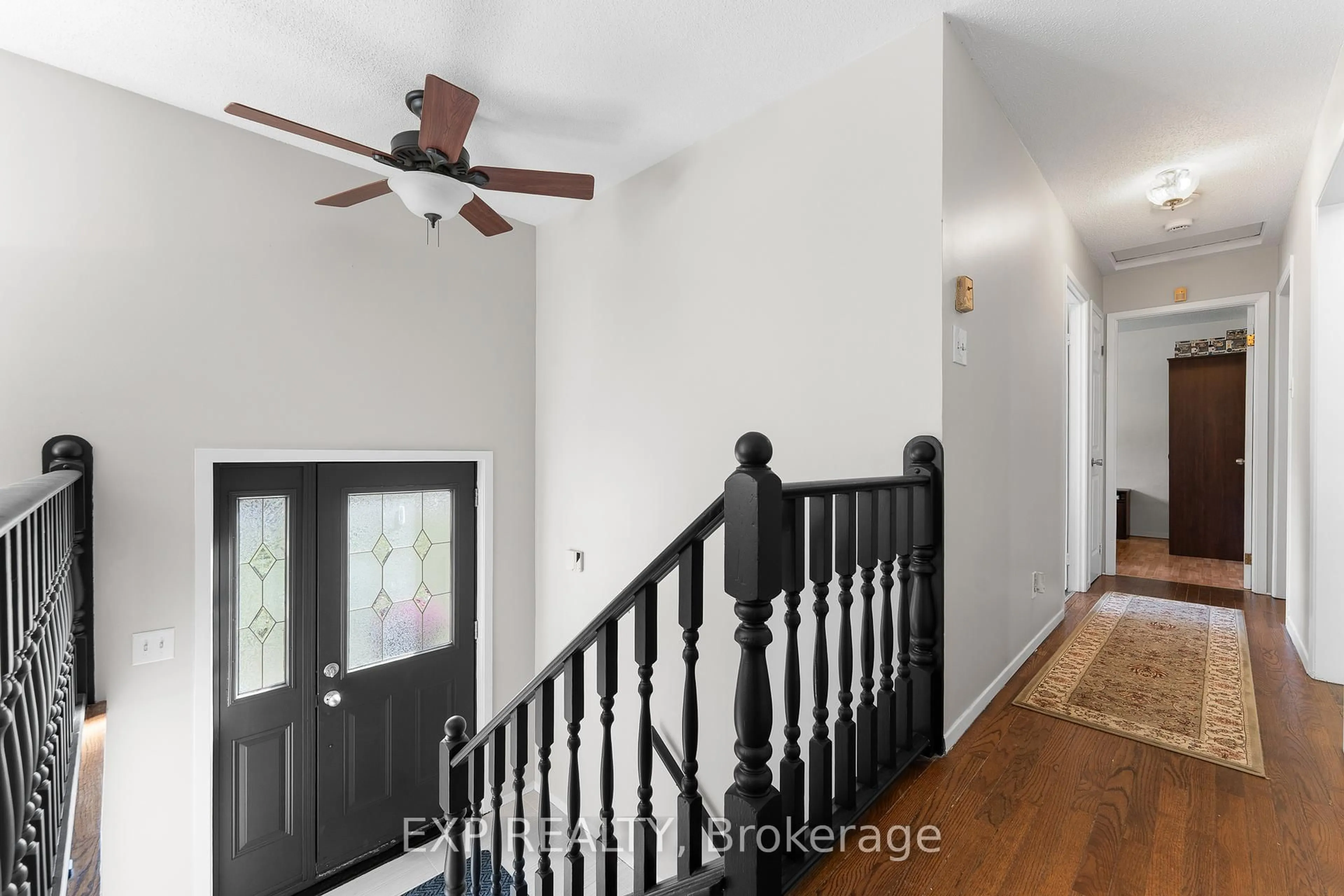 Indoor entryway for 4124 Armitage Ave, Ottawa Ontario K0A 1T0