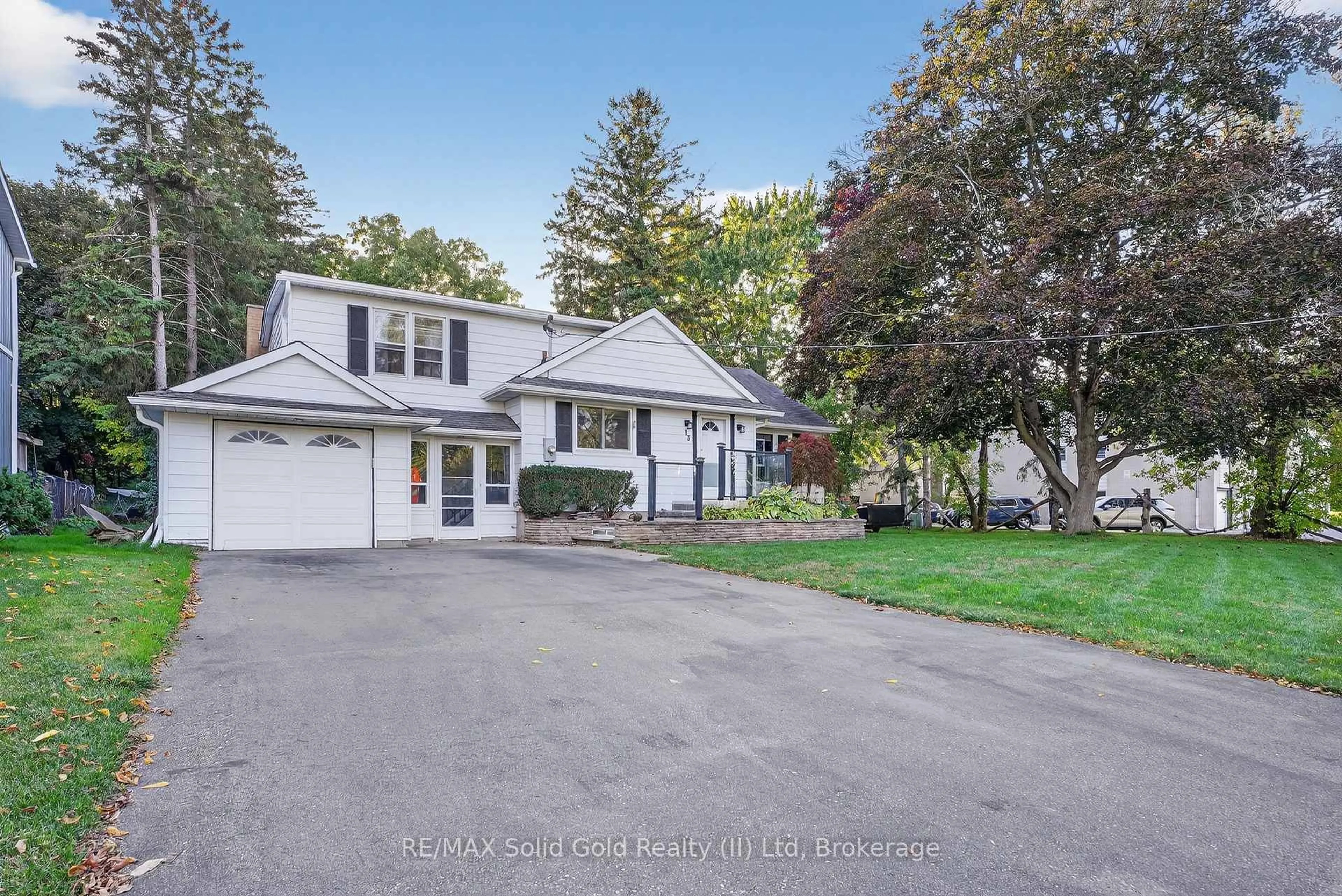 A pic from outside/outdoor area/front of a property/back of a property/a pic from drone, street for 13 Roosevelt Ave, Waterloo Ontario N2L 2N2