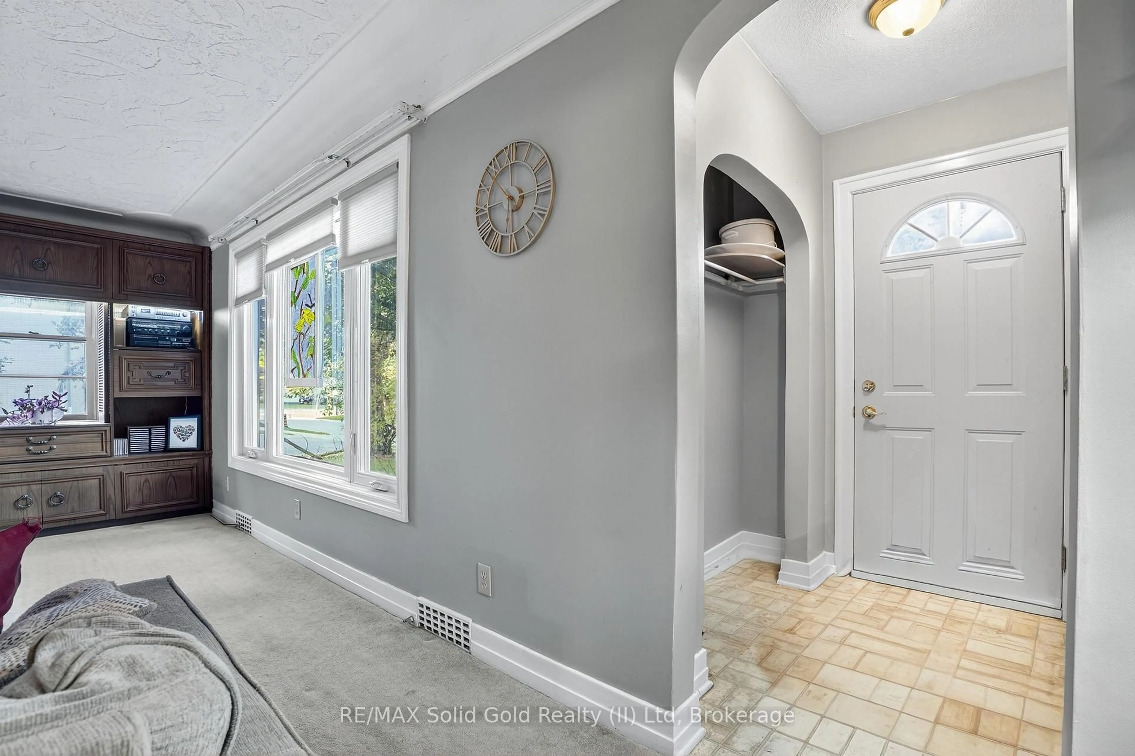 Indoor entryway for 13 Roosevelt Ave, Waterloo Ontario N2L 2N2