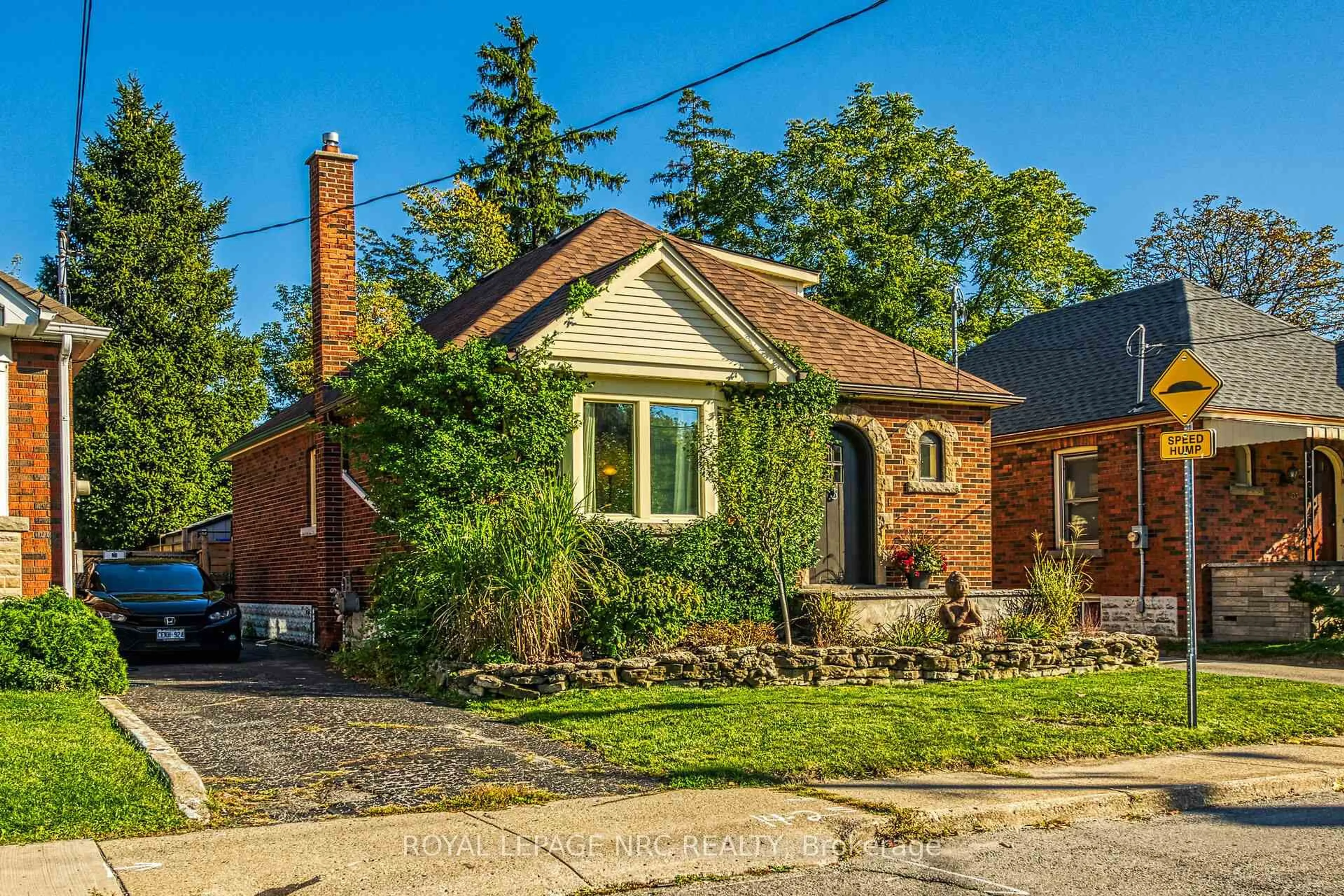 Home with brick exterior material, street for 199 West 2nd St, Hamilton Ontario L9C 3G2