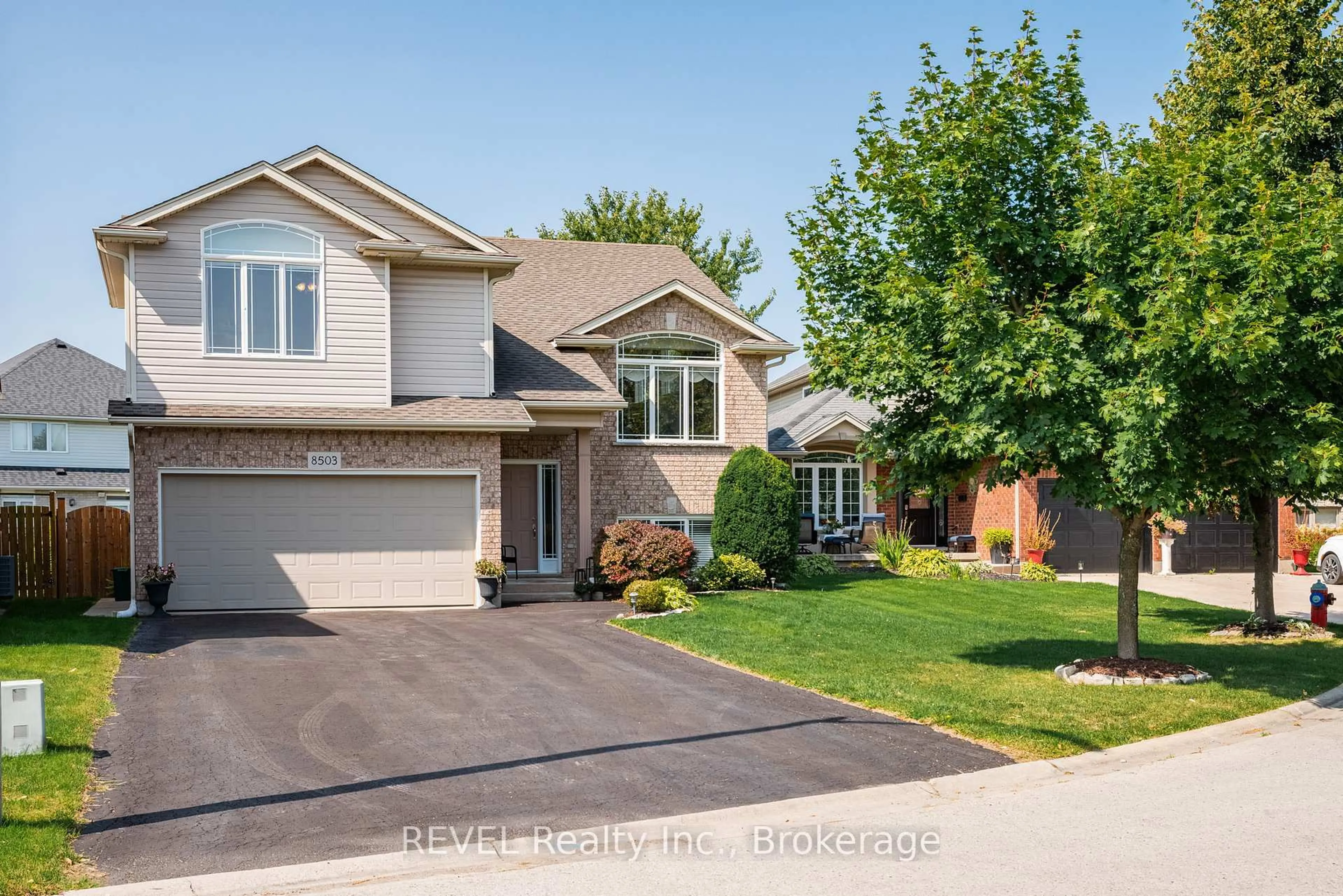 Home with brick exterior material, street for 8503 Greenfield Cres, Niagara Falls Ontario L2H 3J8