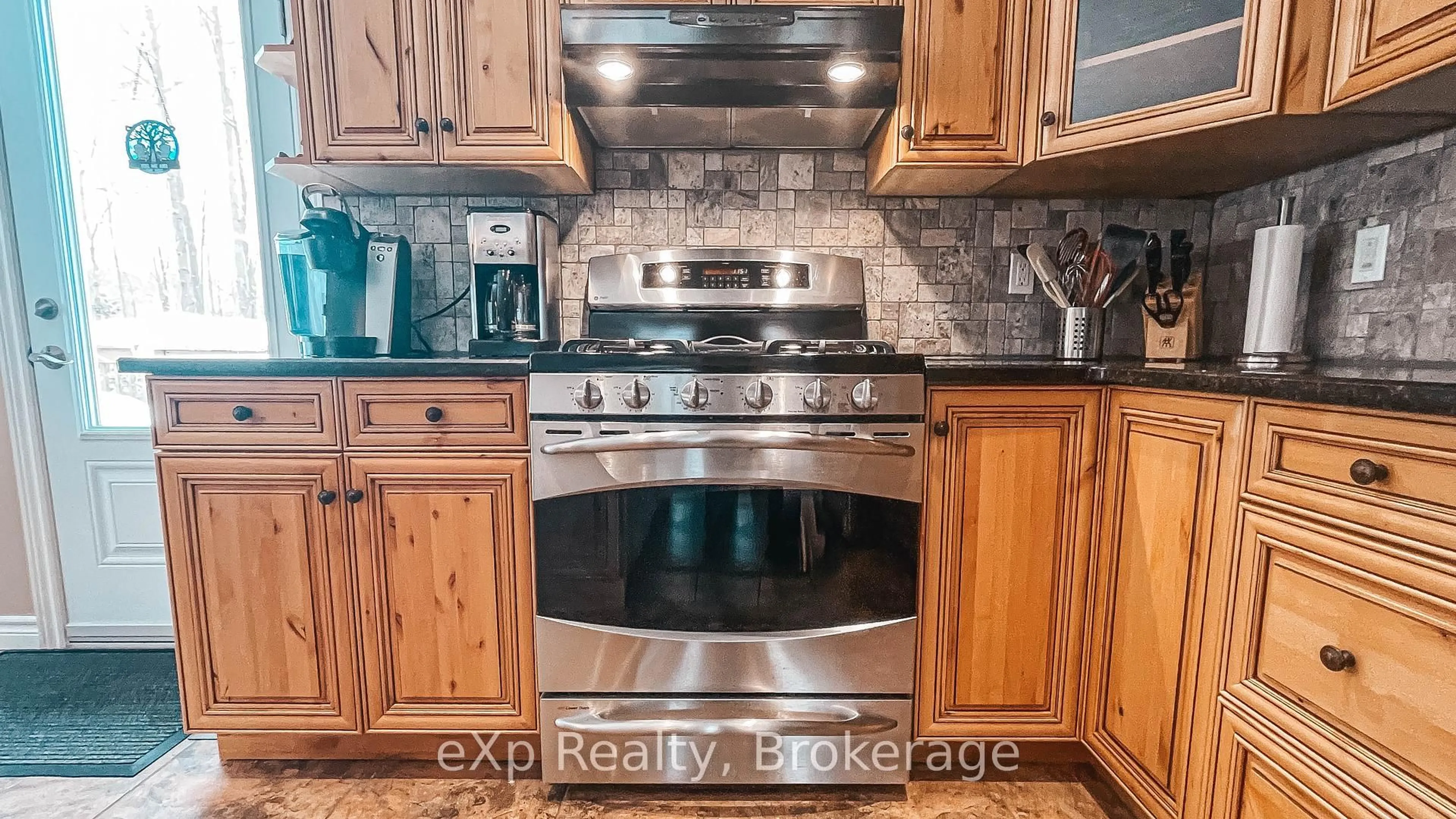 Standard kitchen, ceramic/tile floor for 98 Birch St, South Bruce Peninsula Ontario N0H 2G0